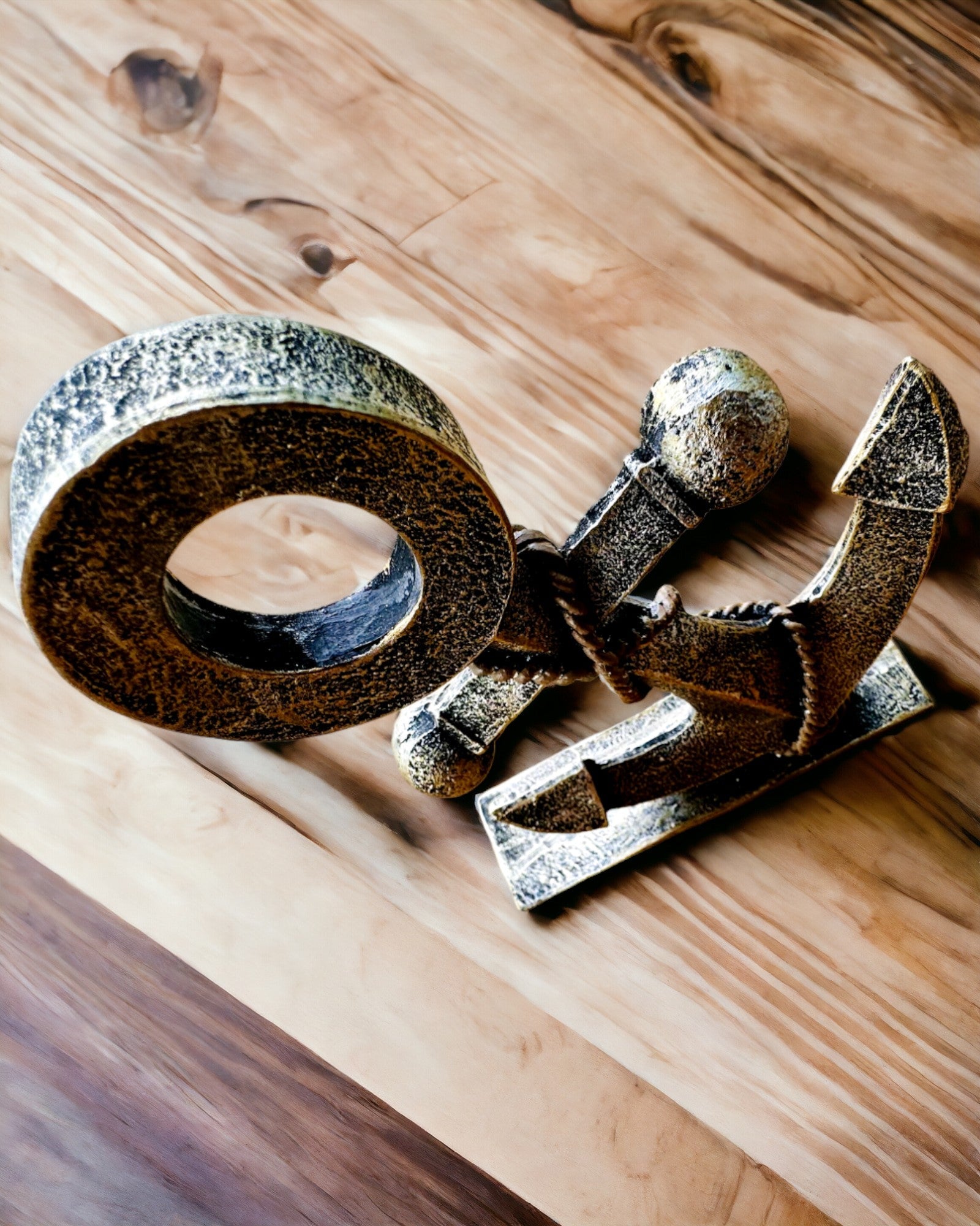 Rustik Ankerskulptur i Harpiks - "Sølegende", anker med personlig gravering