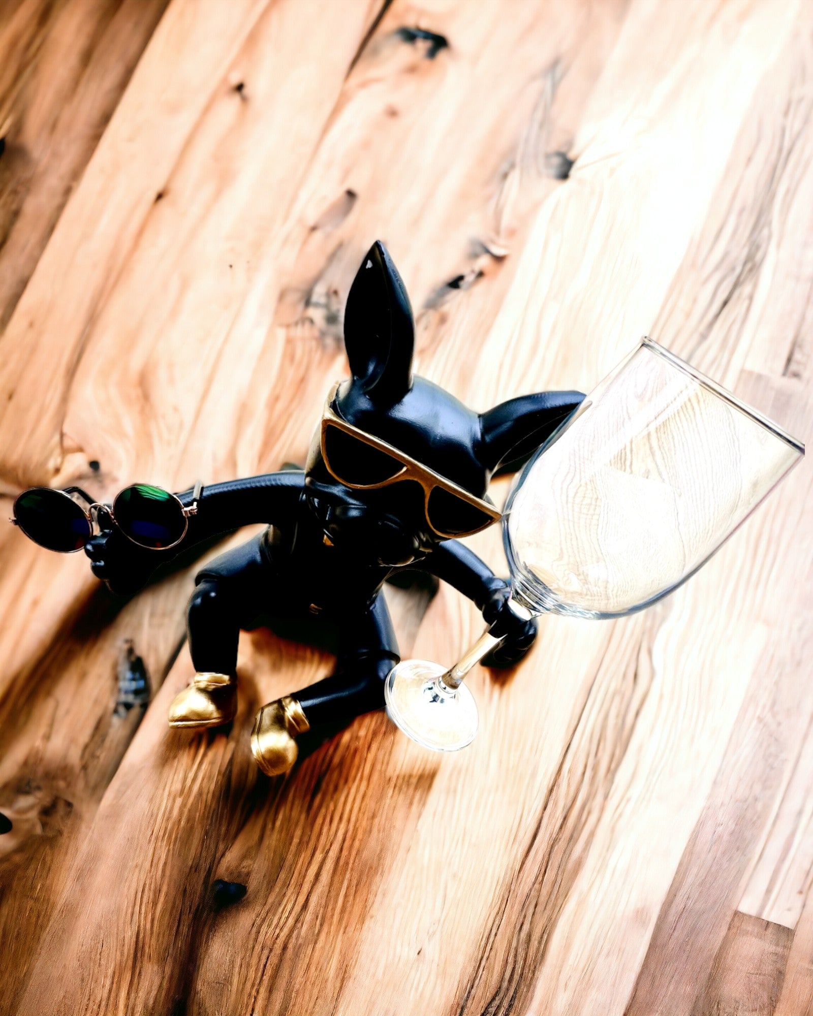 Eksklusiv figur "Stilfuld Bulldog", sort farve, holder til vinglas eller champagneglas, personliggørelse med gravering