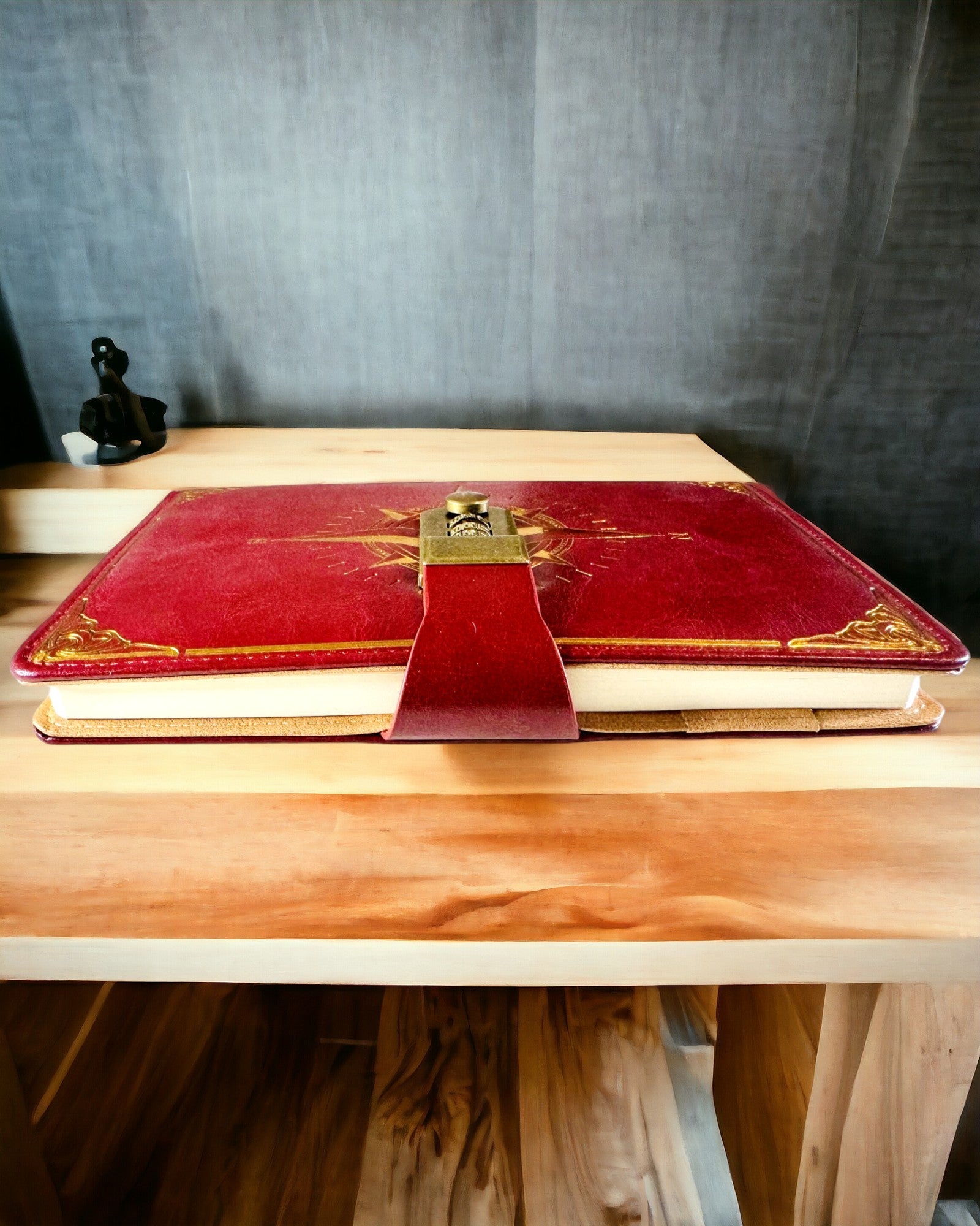 Notatbog Premium med Kodelås A5 - Vintage Stil med Kompas, Japansk Design, Papirvarer til Studerende og Erhverv. Personalisering med Gravering