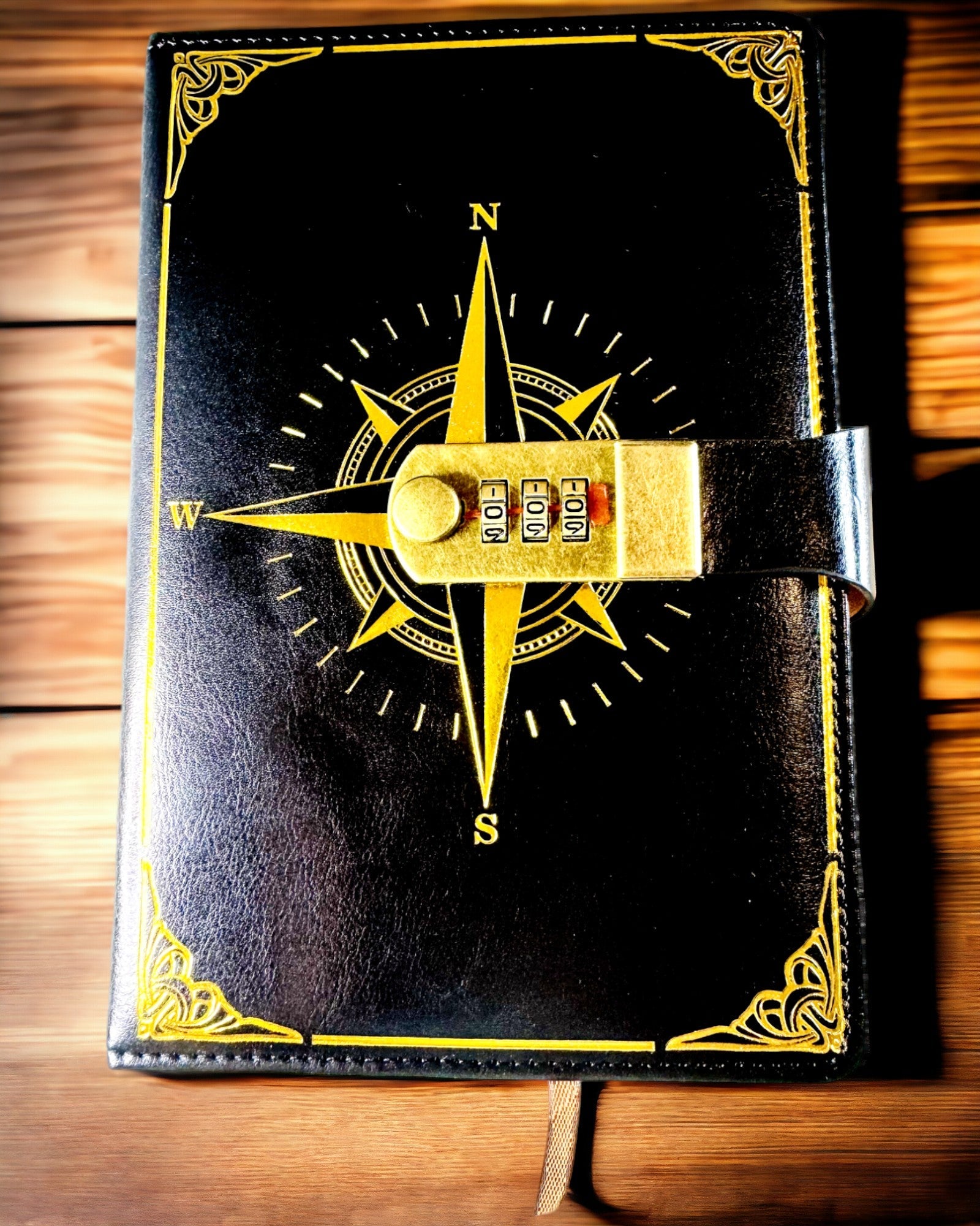 Notatbog Premium med Kodelås A5 - Vintage Stil med Kompas, Japansk Design, Papirvarer til Studerende og Erhverv. Personalisering med Gravering