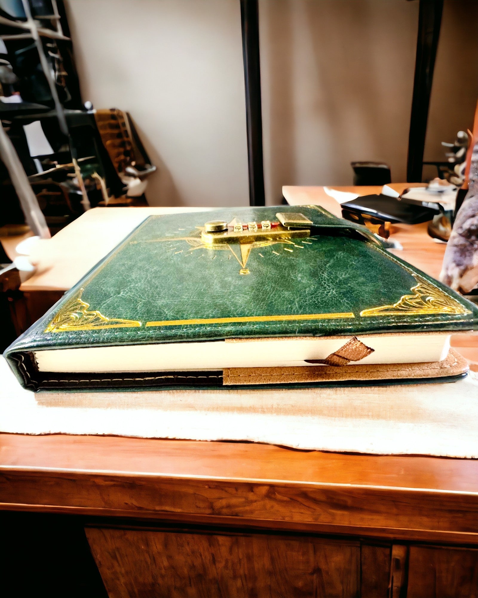 Notatbog Premium med Kodelås A5 - Vintage Stil med Kompas, Japansk Design, Papirvarer til Studerende og Erhverv. Personalisering med Gravering