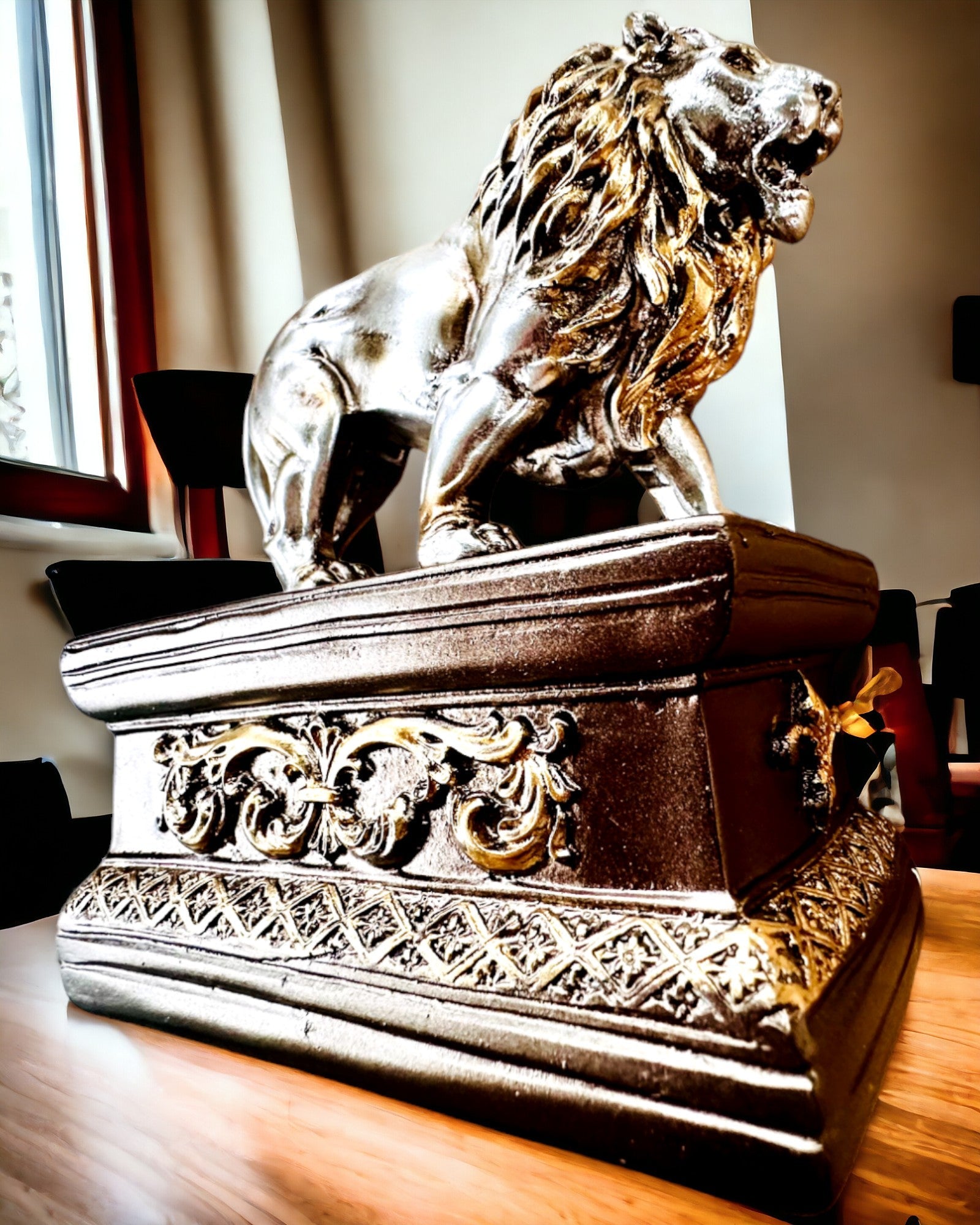 Lwi Strażnik – Figur med Mulighed for Gravering