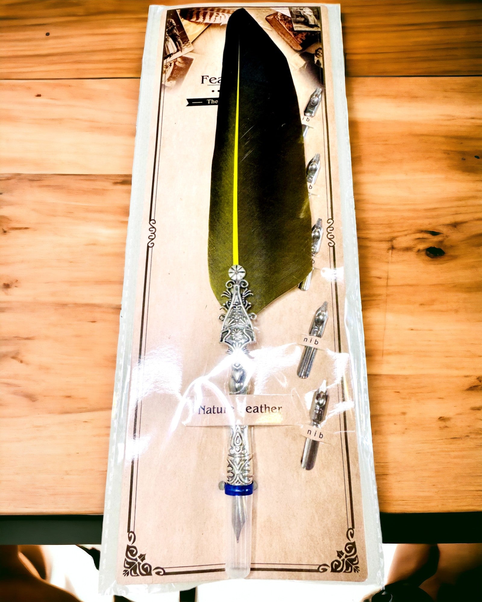 Vintage kalligrafipenne med naturlig gåsefjer – den ideelle gave til Mors Dag eller Lærerens Dag. Gravering