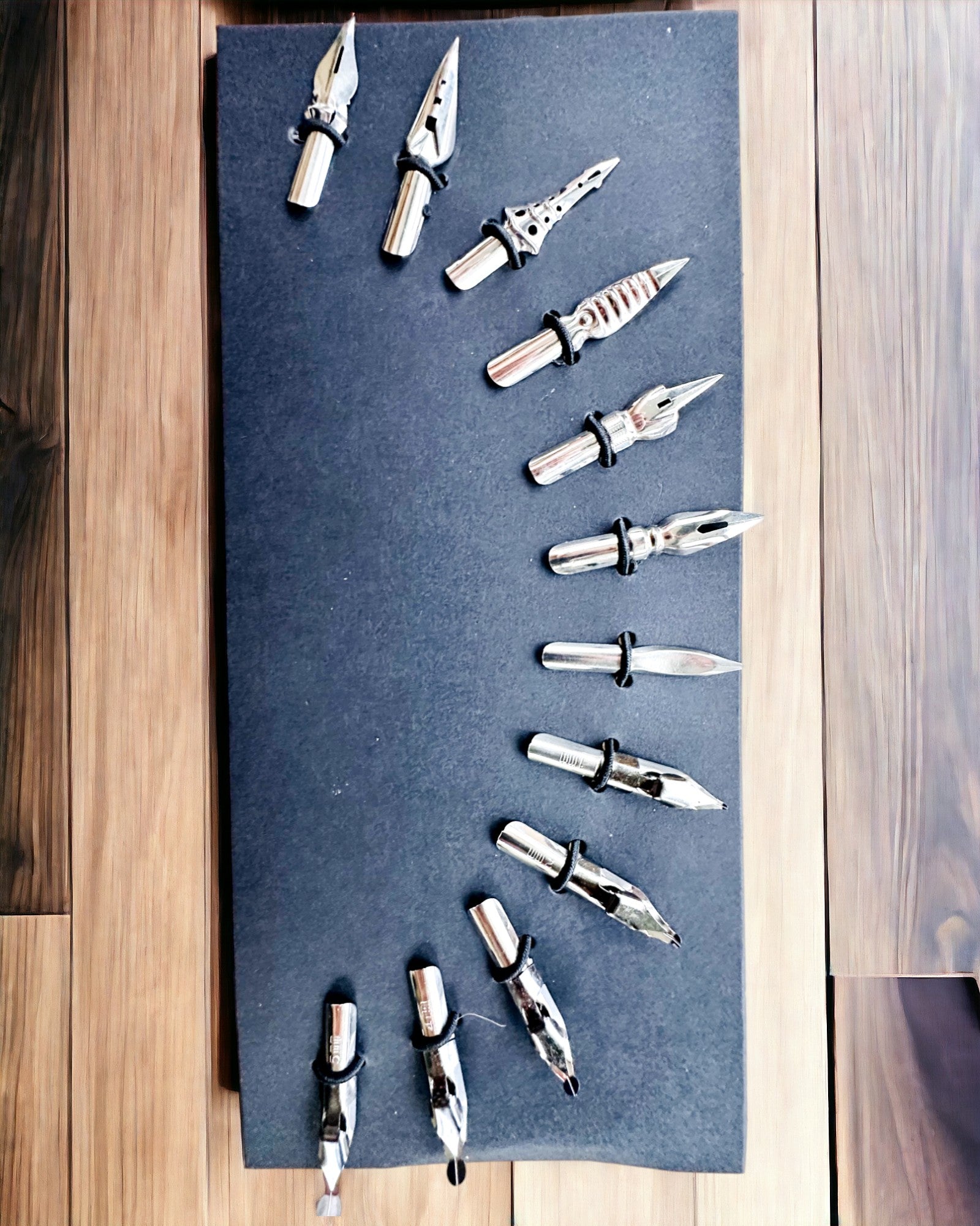 Eksklusivt Kalligrafisæt, dyppefyldepen og blæksæt, personliggørelse med gravering