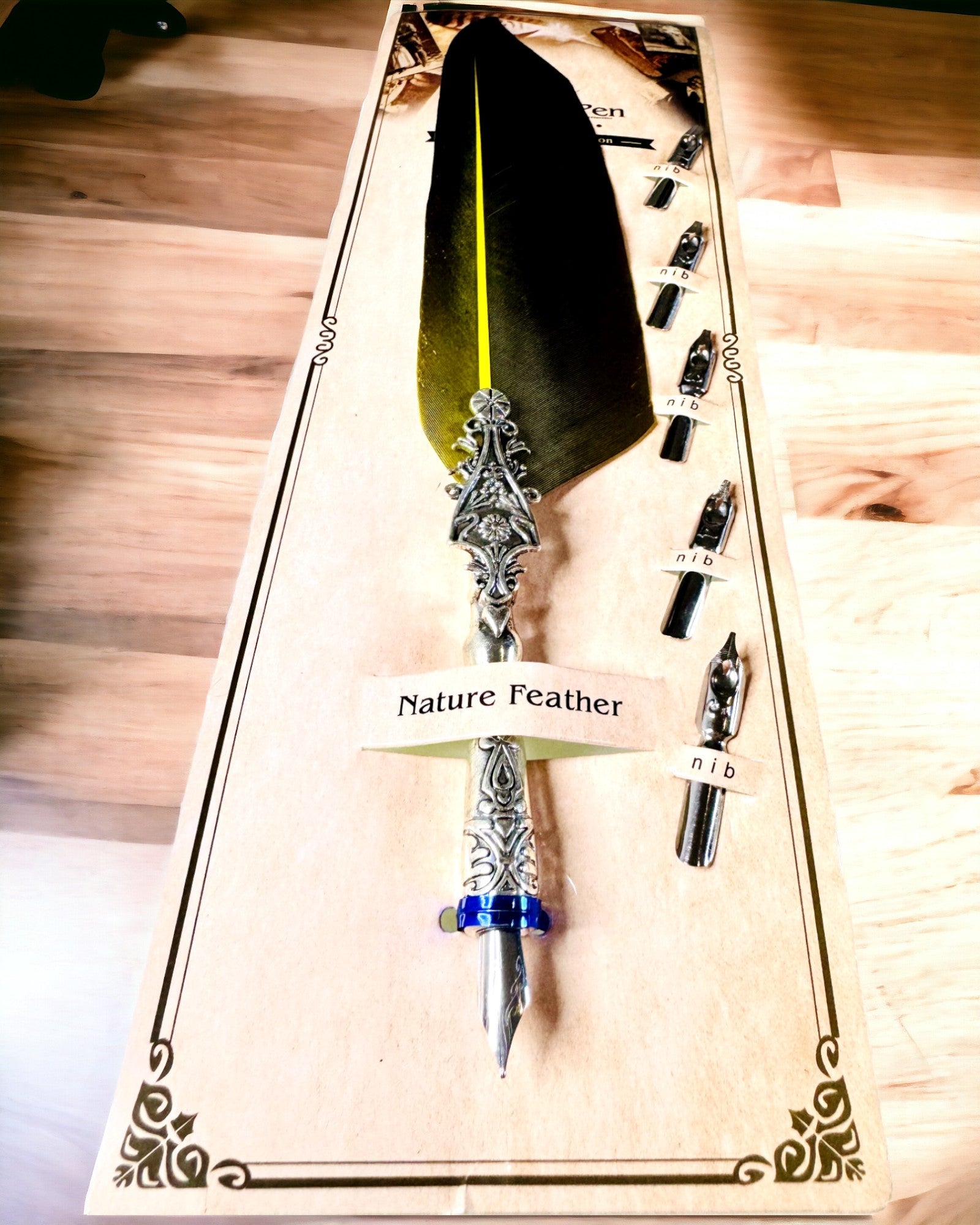 Vintage kalligrafipenne med naturlig gåsefjer – den ideelle gave til Mors Dag eller Lærerens Dag. Gravering