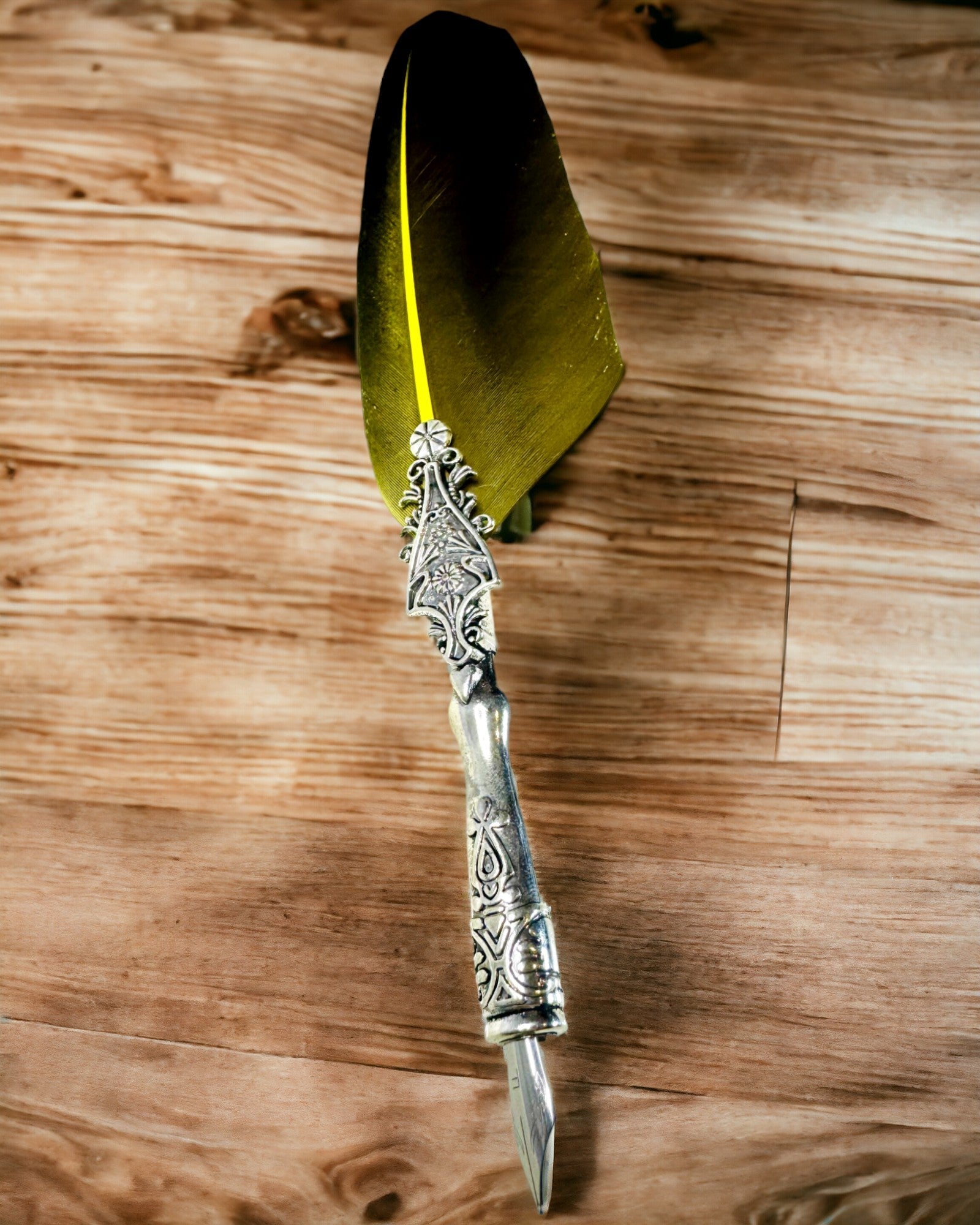 Vintage kalligrafipenne med naturlig gåsefjer – den ideelle gave til Mors Dag eller Lærerens Dag. Gravering