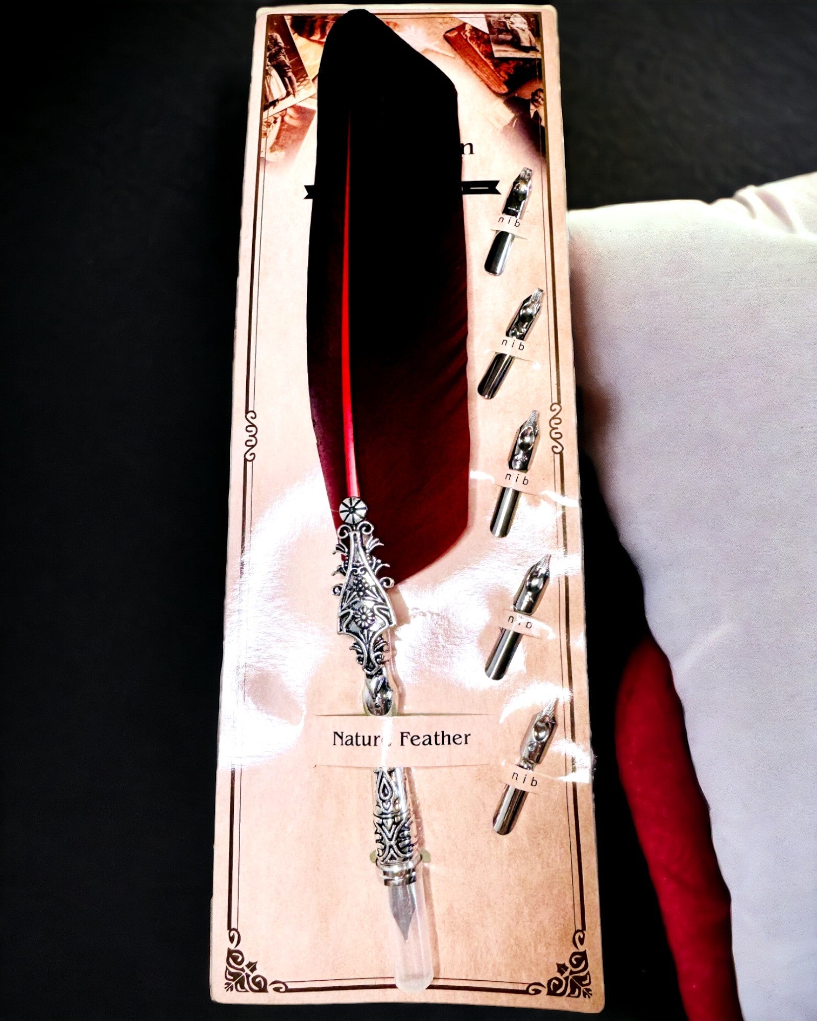 Vintage kalligrafipenne med naturlig gåsefjer – den ideelle gave til Mors Dag eller Lærerens Dag. Gravering
