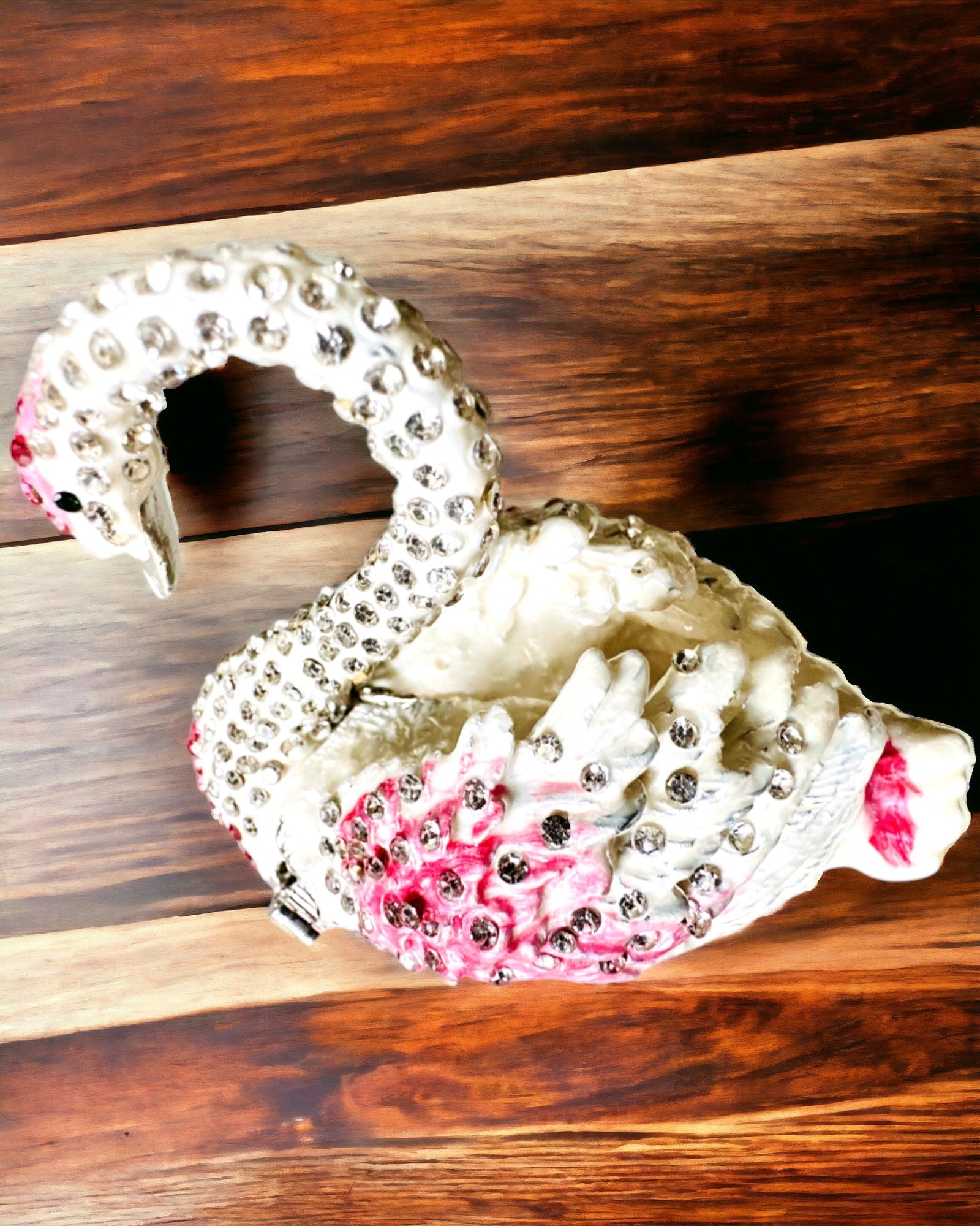 Elegant smykkeskrin "Svanens Juvel" - personalisering med gravering