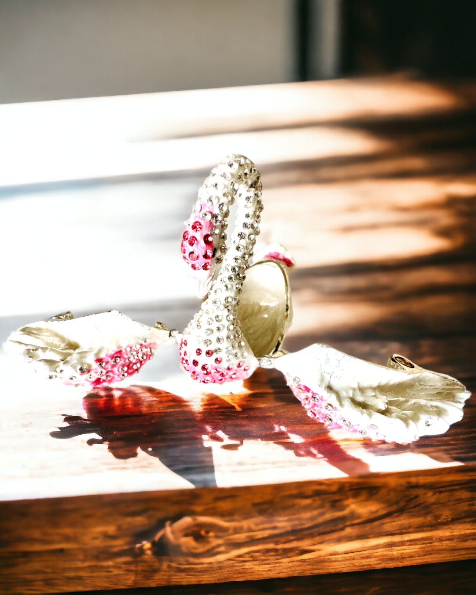 Elegant smykkeskrin "Svanens Juvel" - personalisering med gravering