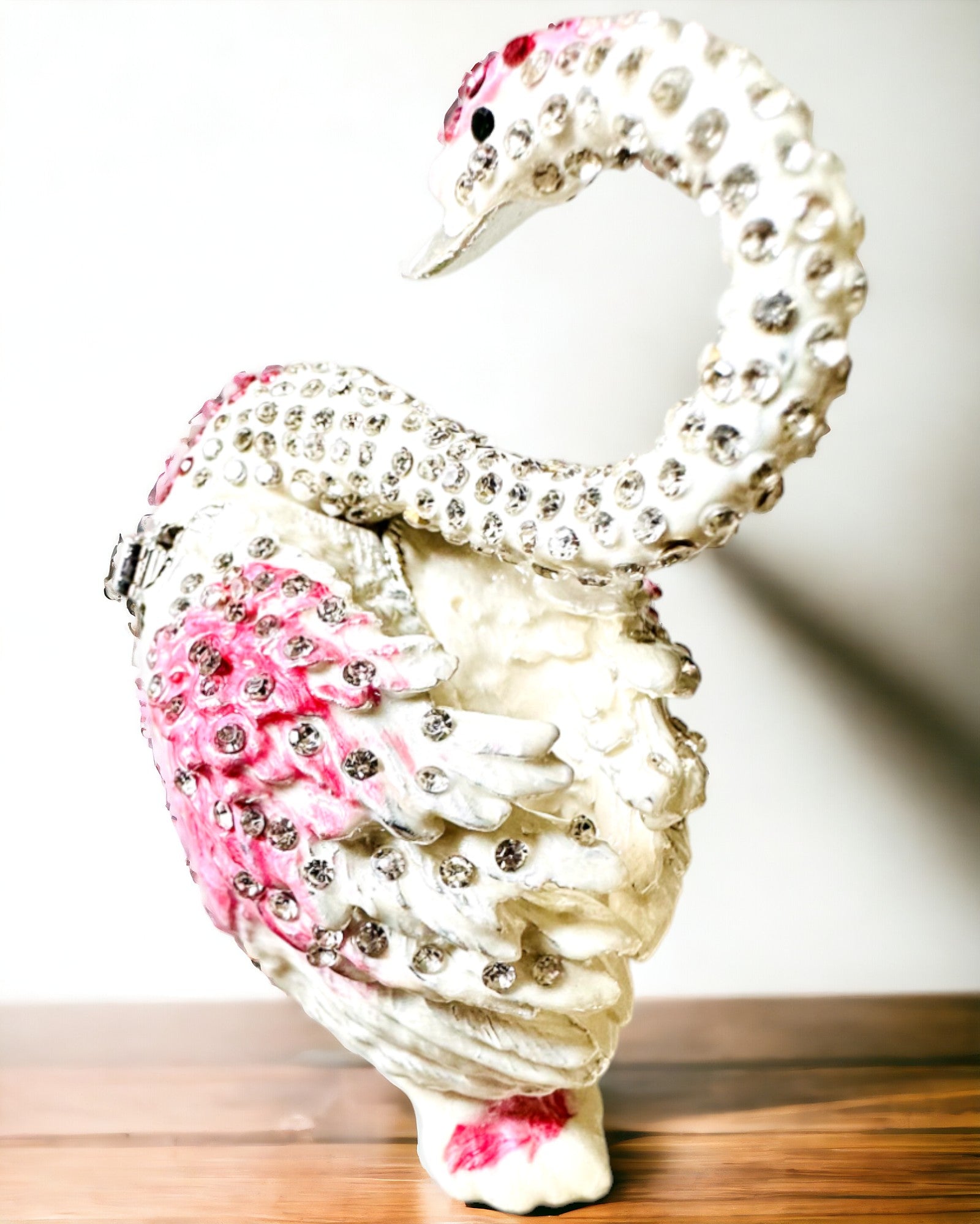 Elegant smykkeskrin "Svanens Juvel" - personalisering med gravering