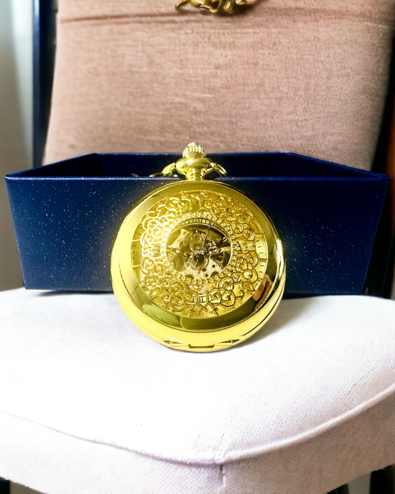 Retro Udskåret Lommeur med Håndoptrukket Mekanisme, Guld Farve med Romersk Skala og Selvlysende Skive, Vintage Stil