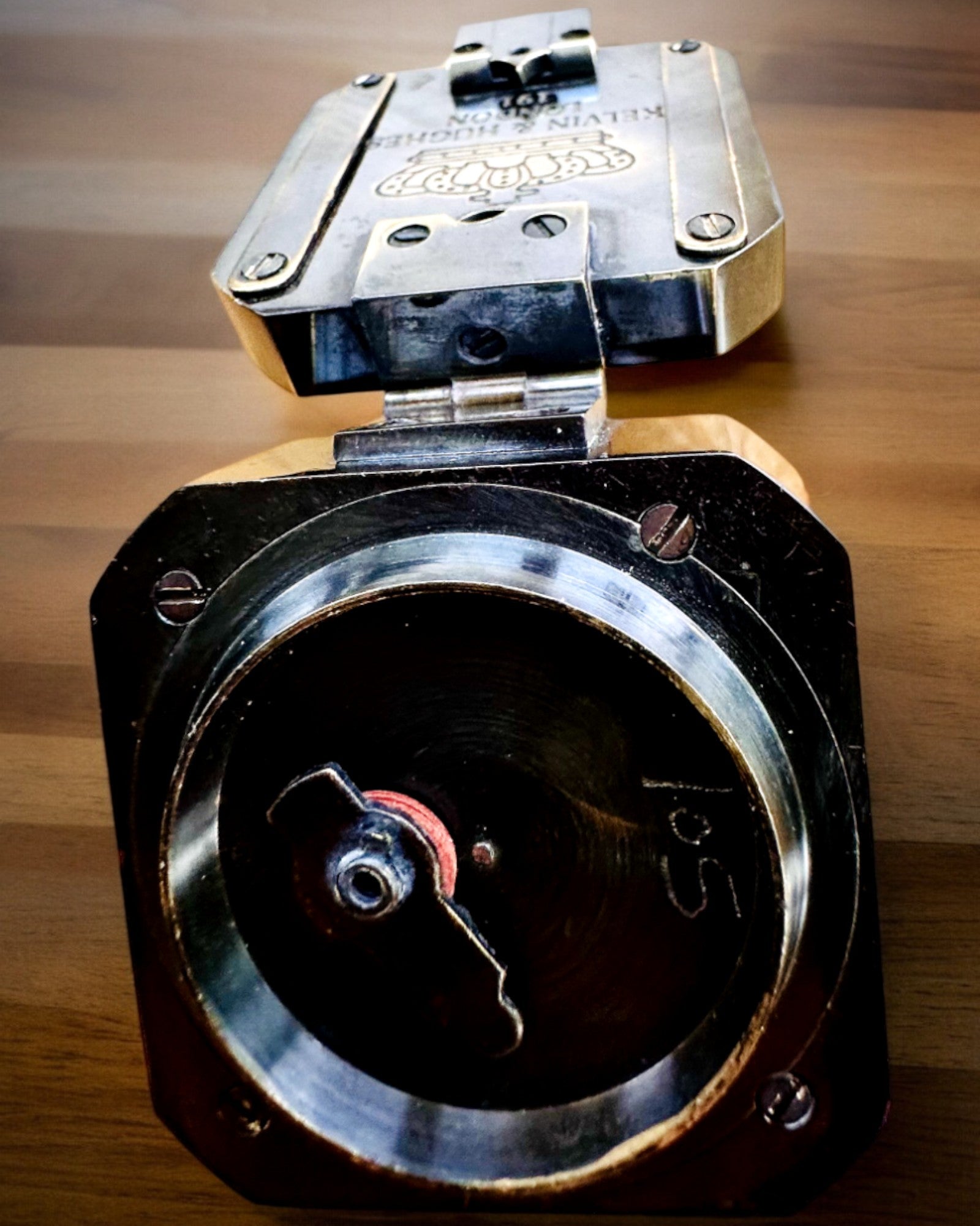 Solid, premium kaptajnskompas "Navigator" - med mulighed for personlig gravering