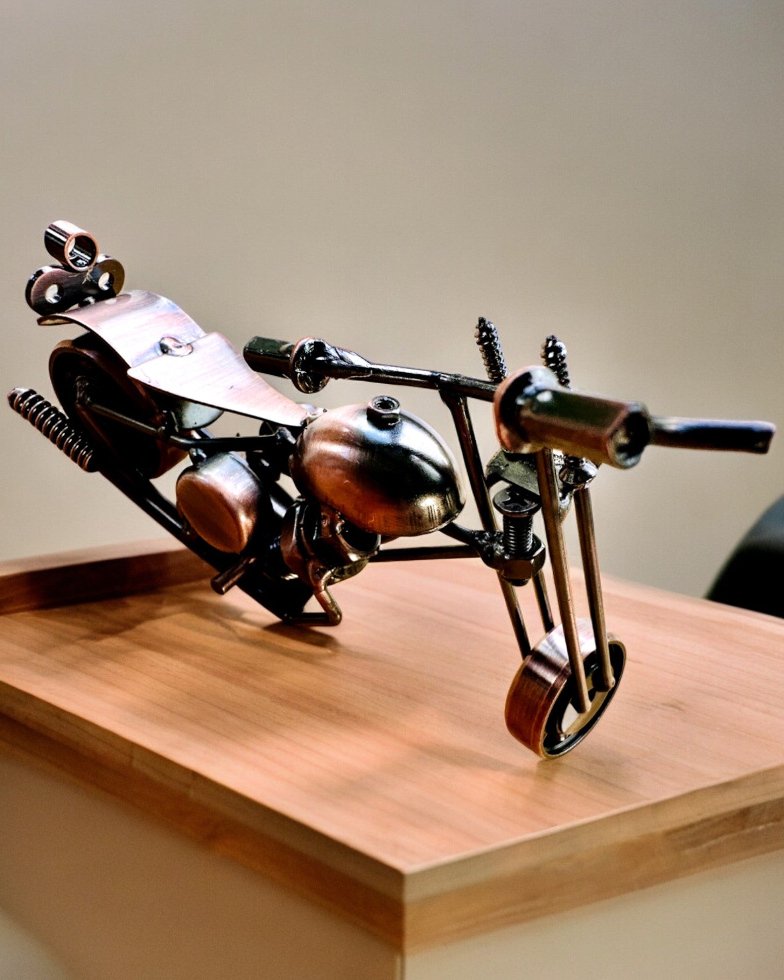 Håndlavet motorcykelmodel af jern, Chopper, personalisering, gravering til gave