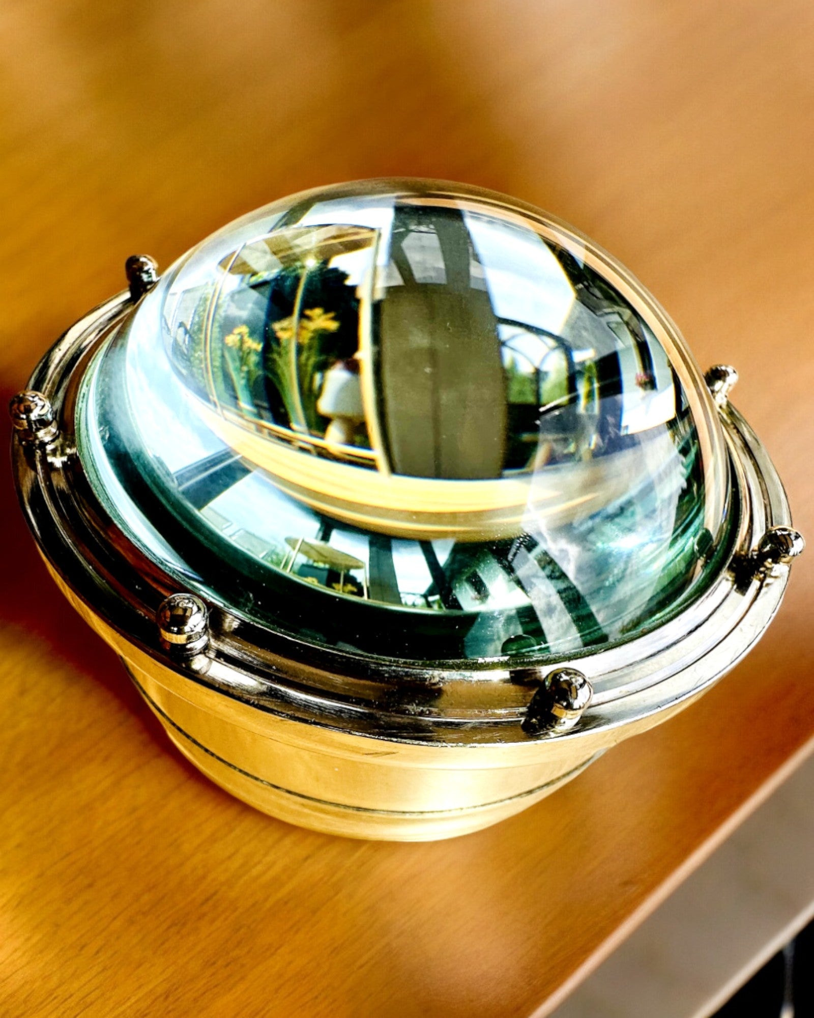 Bailey Compass Clock - Elegant ur med kompasmotiv med mulighed for gravering