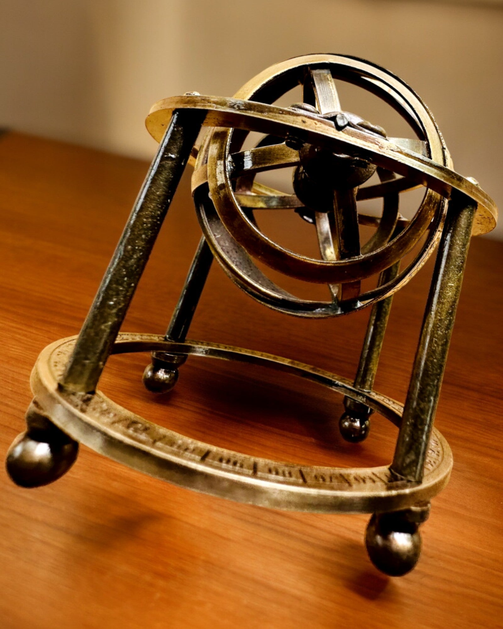 Astronomisk Ur "Kosmisk Harmoni" - mulighed for personliggørelse med gravering