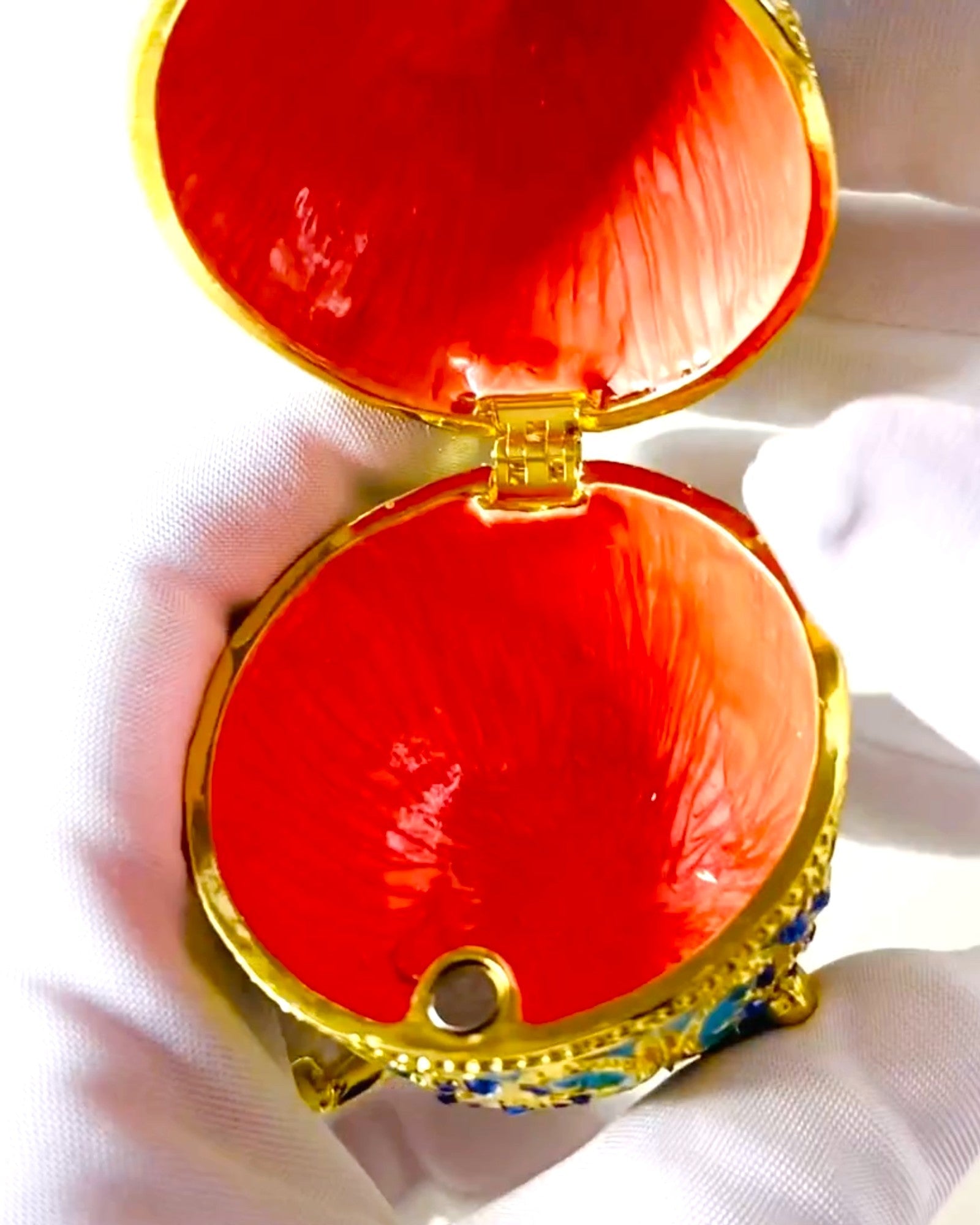 Niebiańskie Jajko Faberge – Emaljeret Smykkeorganisator - farve himmelblå. Personalisering med gravering