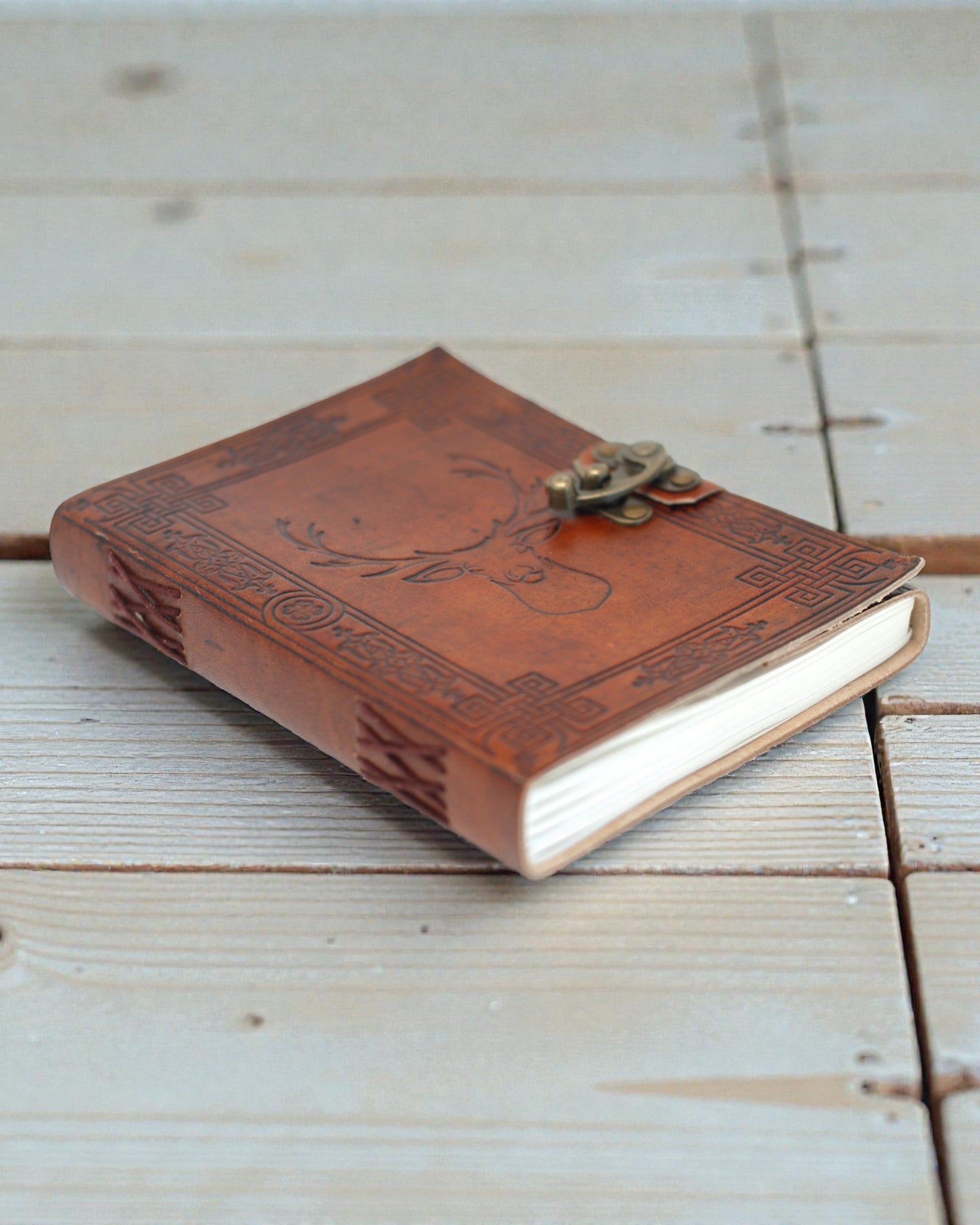 Cervus Spirit – Lædernotatbog med hjortemotiv