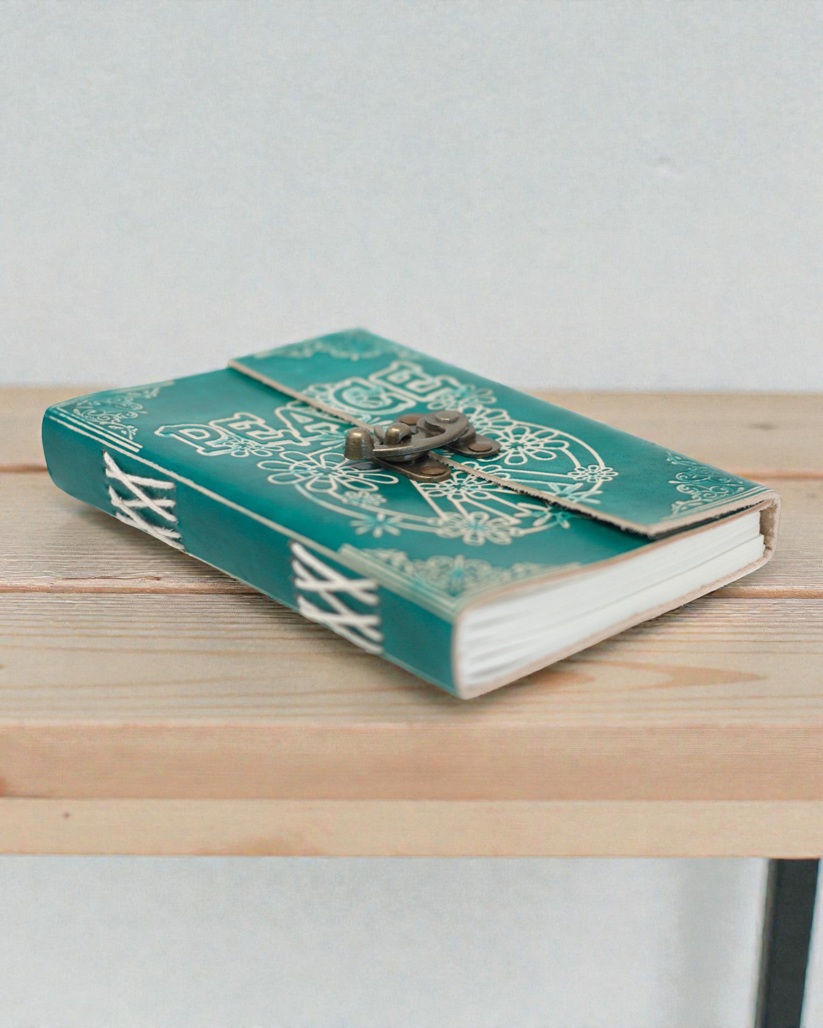 Turkis Lædernotesbog „Fred” med Lynlås – Harmoni og Ro (18 x 13 cm)