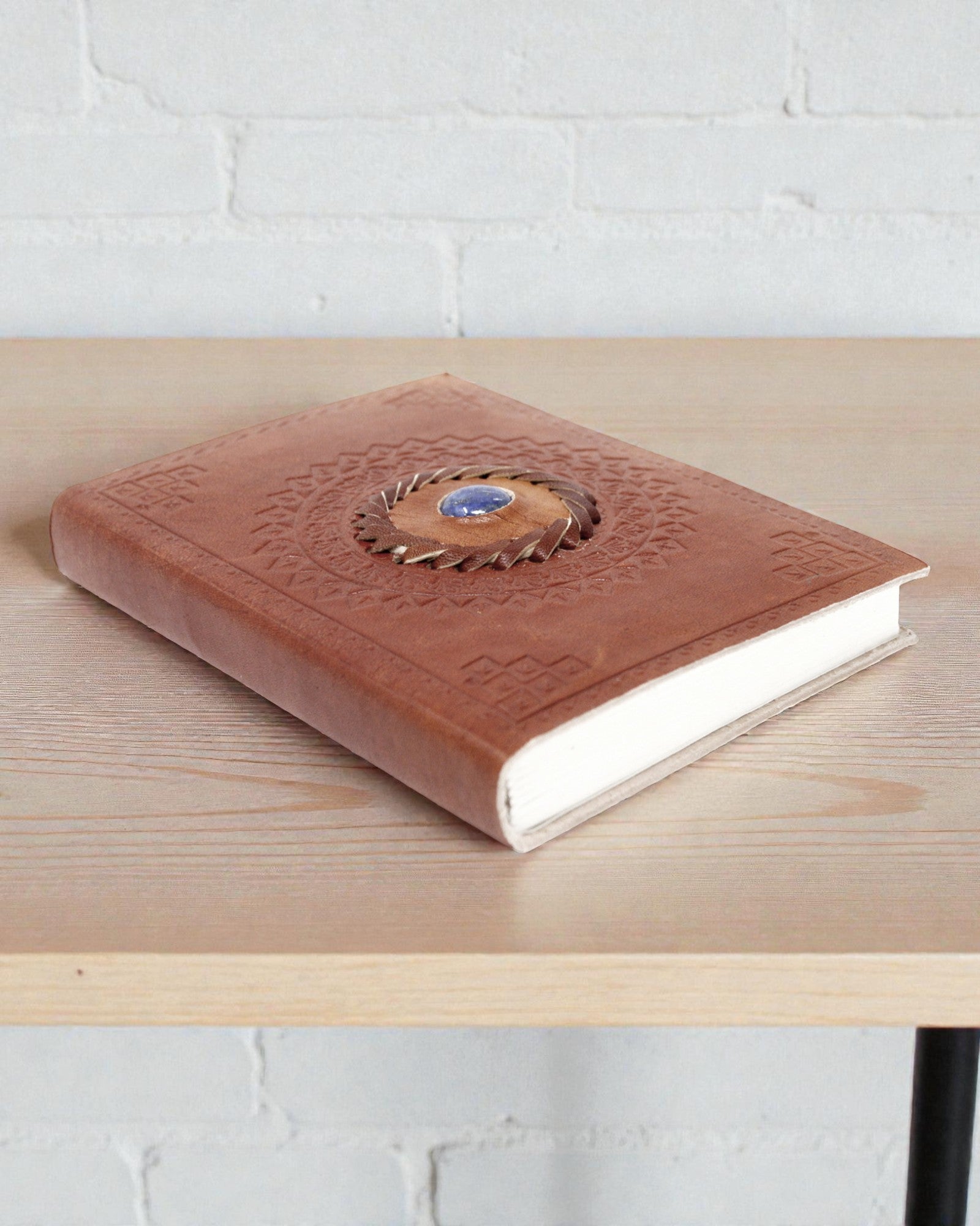 Aurora Lapis – Håndlavet lædernotesbog med lapis lazuli-sten