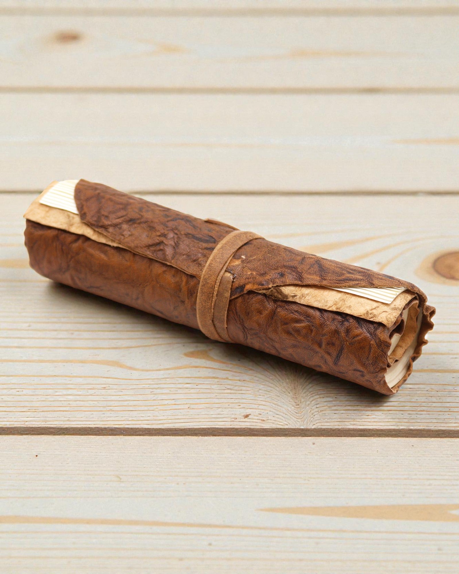 Oprullelig notesbog i læder til rejser – naturlig (21 x 15 cm)