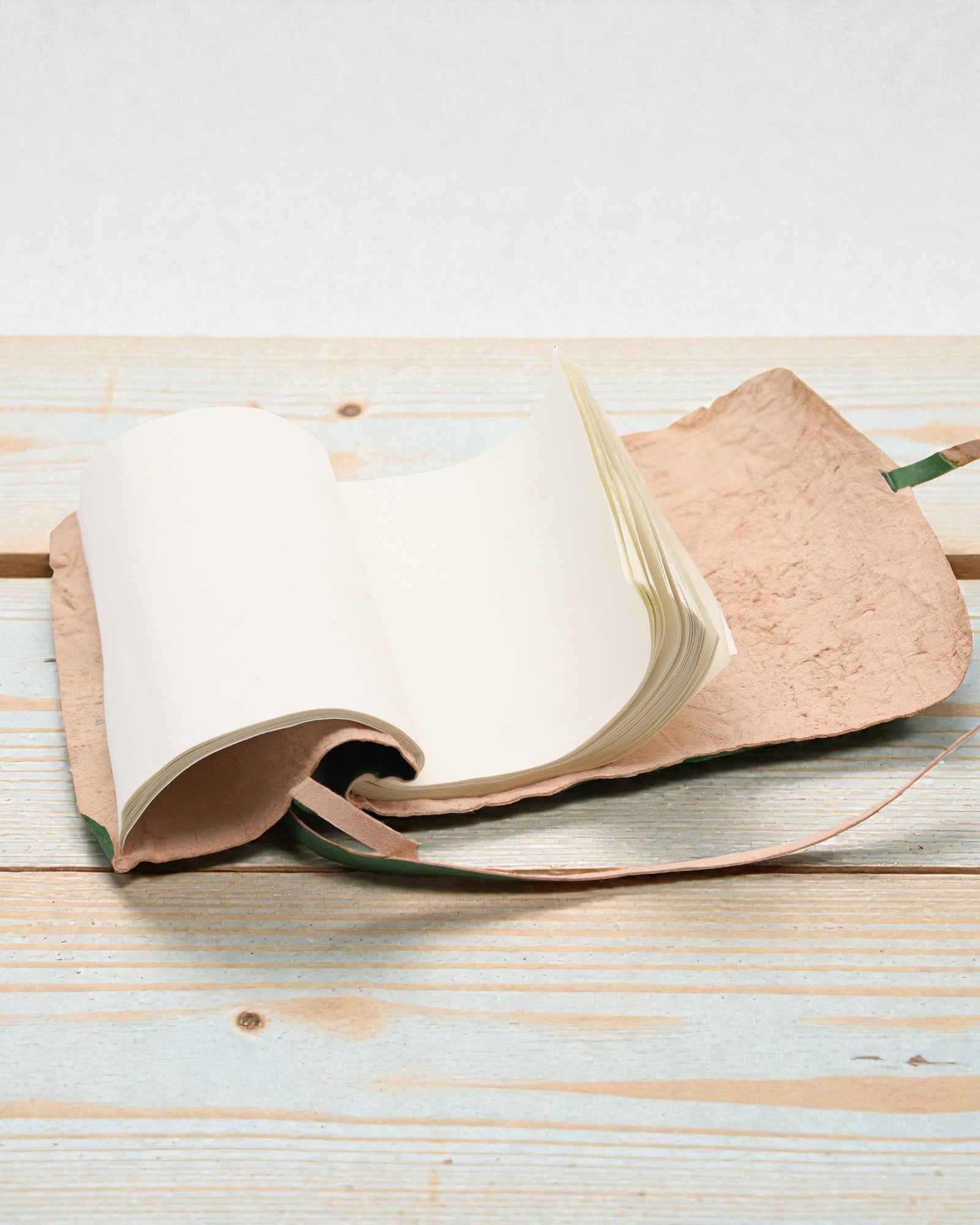 Sammenrullet lædernotesbog til rejsende, nomadegrøn – 21 × 15 cm