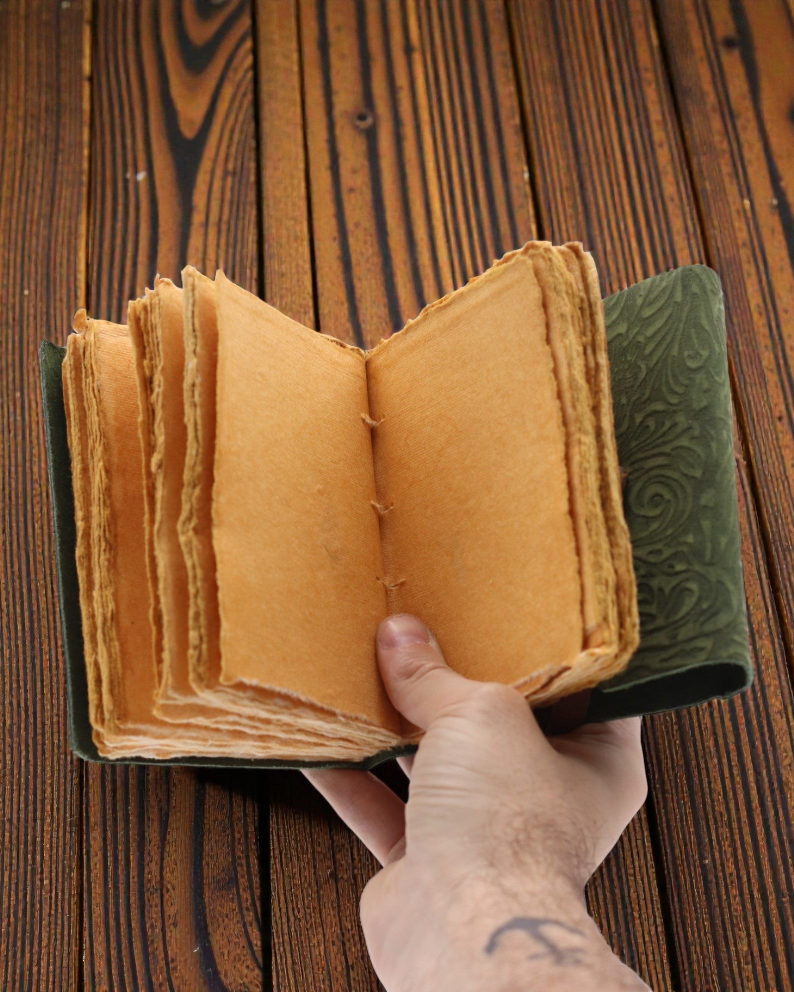 Green Maze Vintage – lædernotatbog med kunstigt ældede ark 12,7 × 8,9 cm