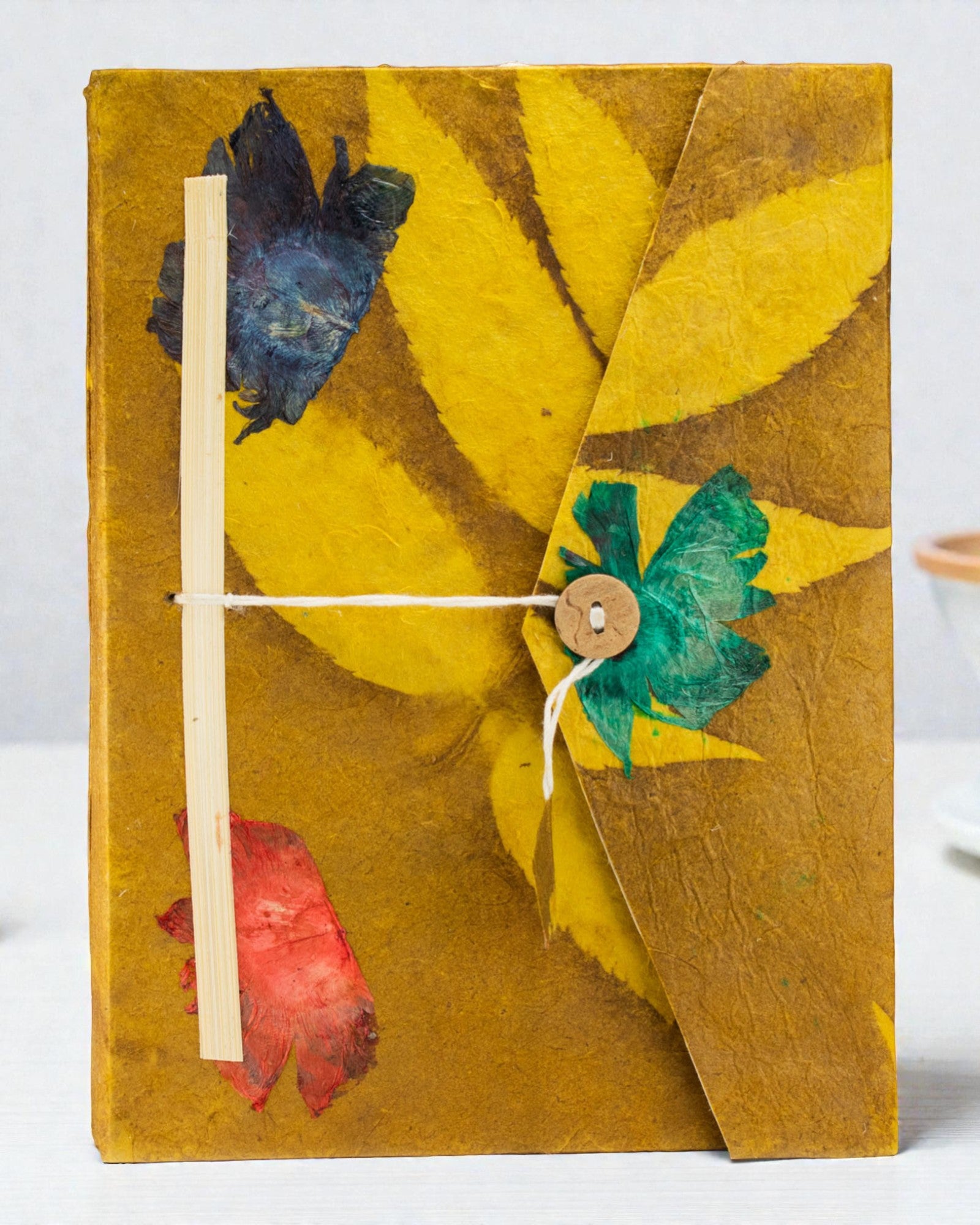 Stor Locta-notesbog med dristige blomster – olivengrøn (45 ark, 21 x 15 cm)