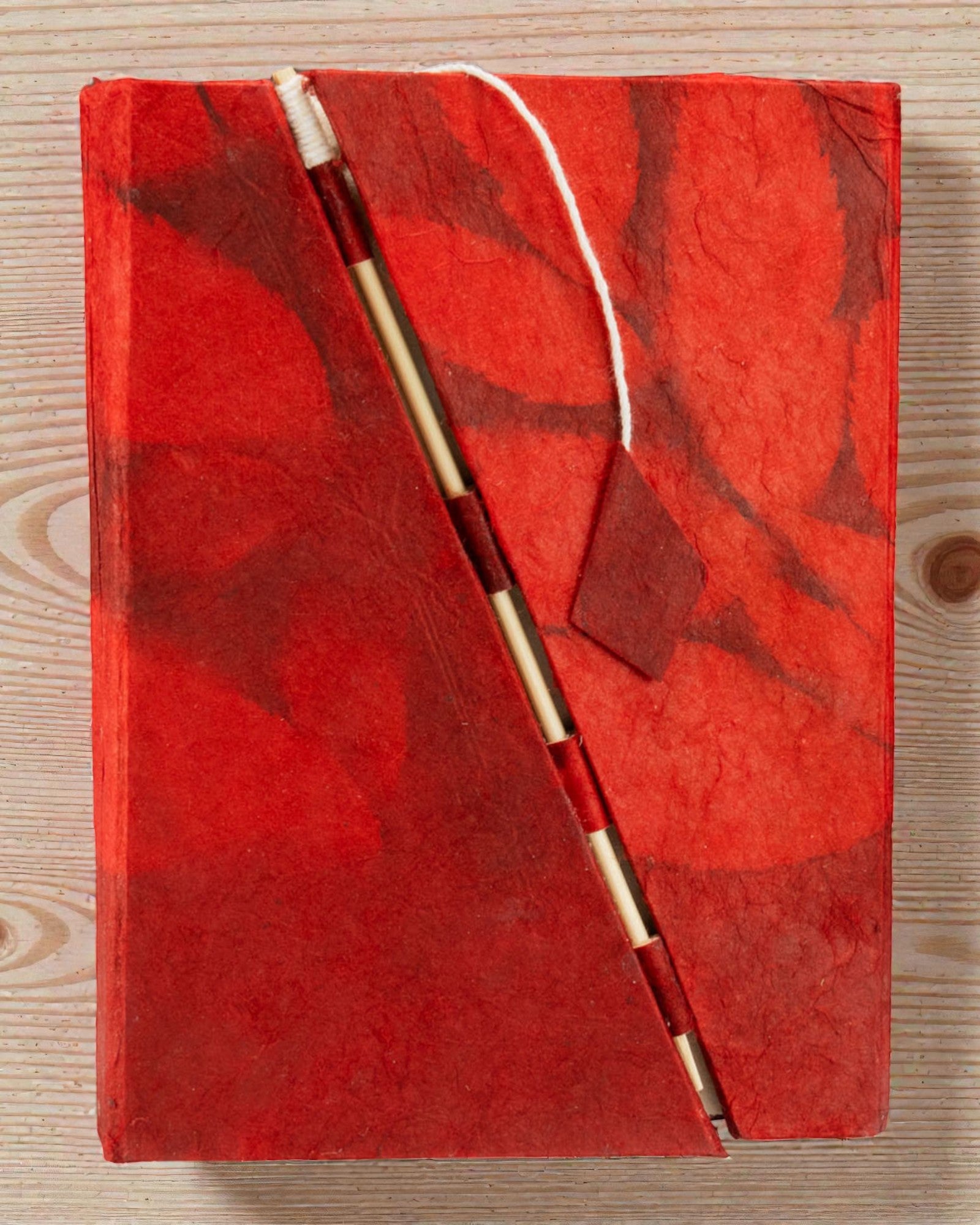 Mellemstort loktanotesbog med dristige blomster – rubinrød (45 ark, 15 x 12 cm)