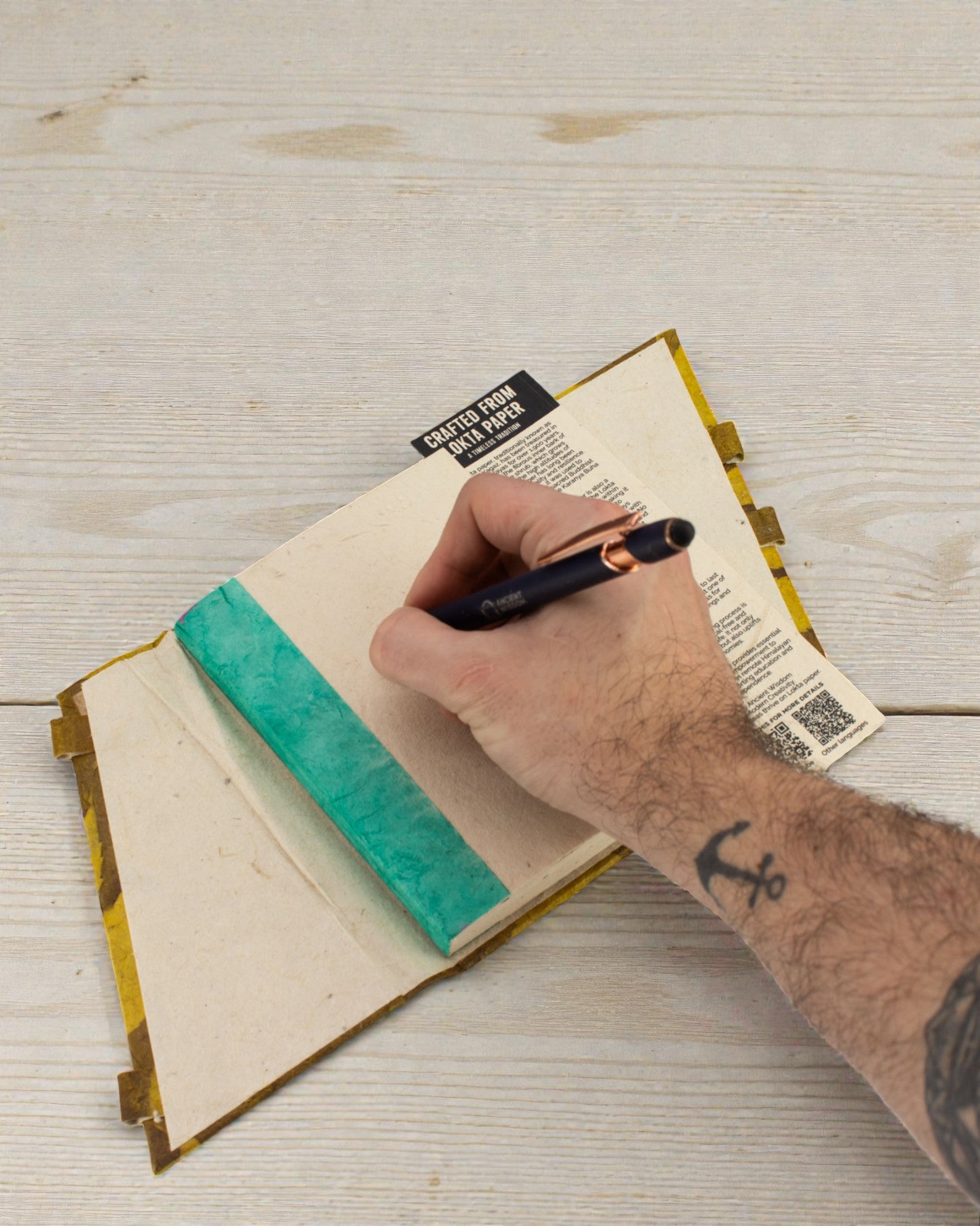 Mellemstor lomme-notesbog Lokta Modige blomster – sennepsgul (45 ark, 15 x 12 cm)