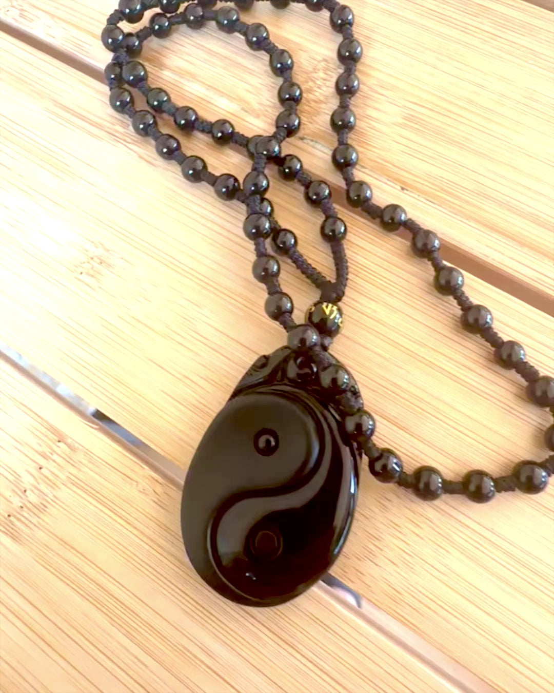 Obsidian Yin Yang Amulet med Gravering - Harmoni og Beskyttelse, personalisering med gravering til gave
