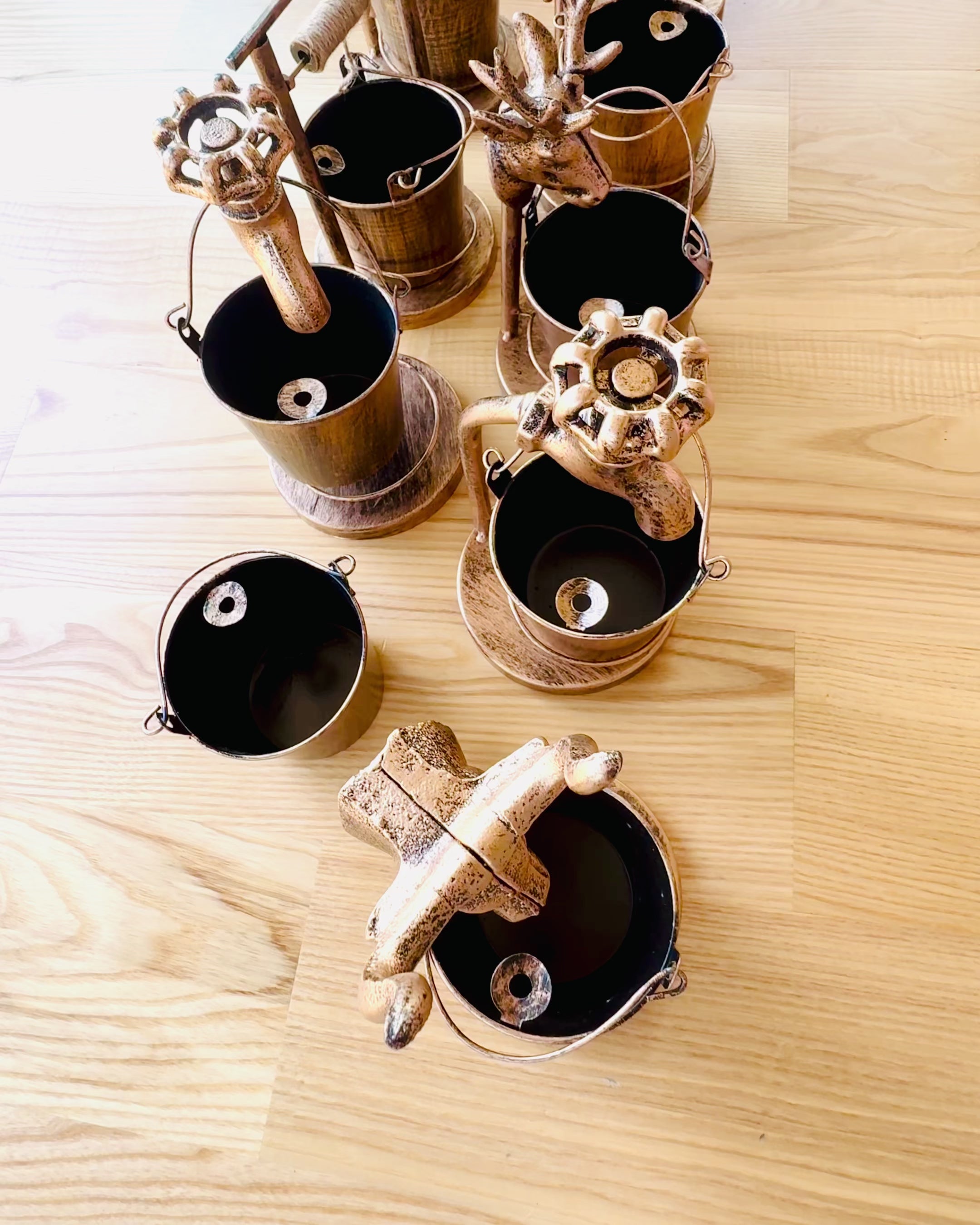 Stilfuld Metal Askebæger "Rustic Charm" 19-23 cm i højden, 8 varianter at vælge imellem, gravering på forespørgsel