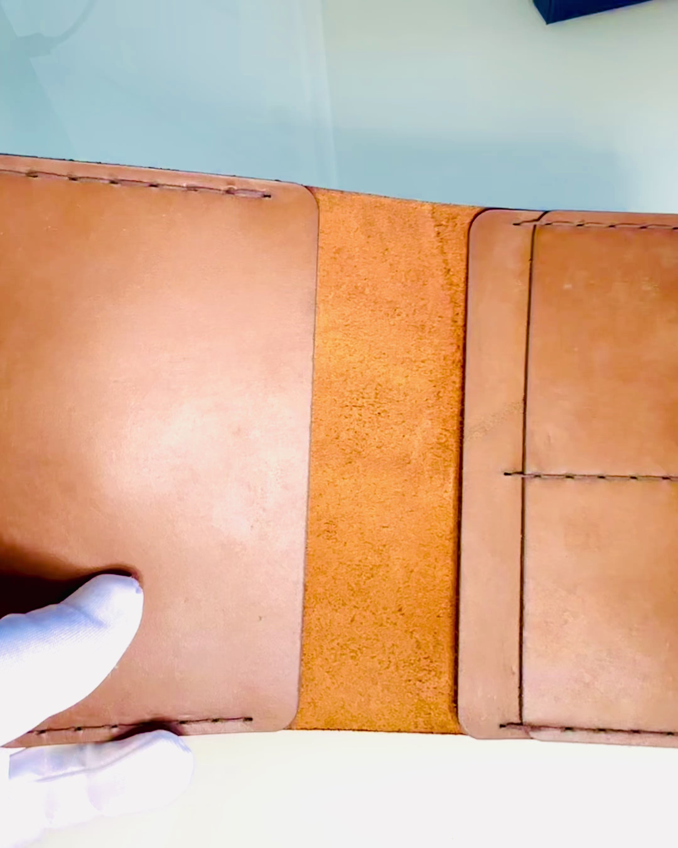 Etui "Rejsende" - Læderomslag til pas, personliggørelse med gravering - 2 farvevarianter