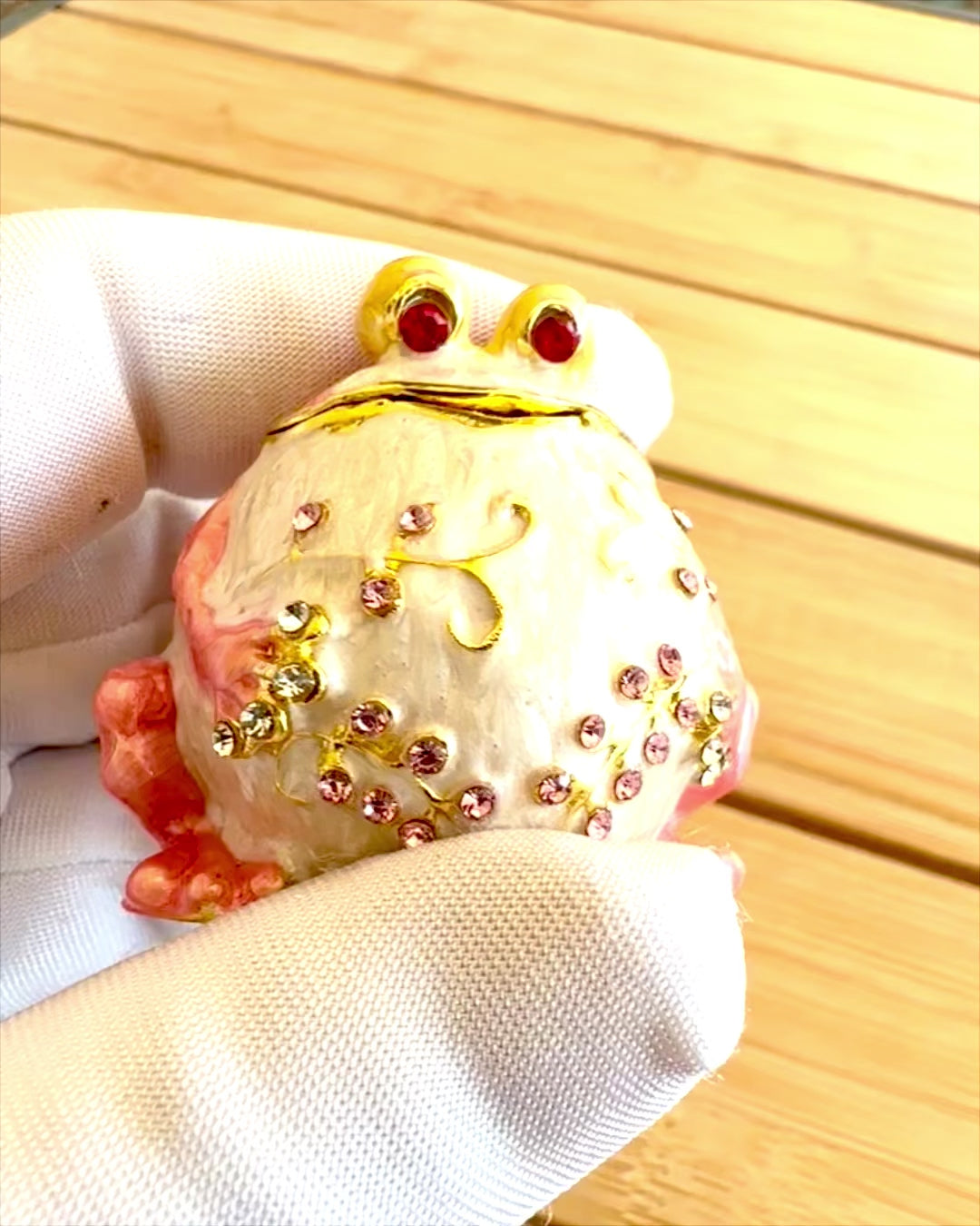 Elegant dekorativ æske "Żabi Skarb" til gave med personalisering, med mulighed for gravering