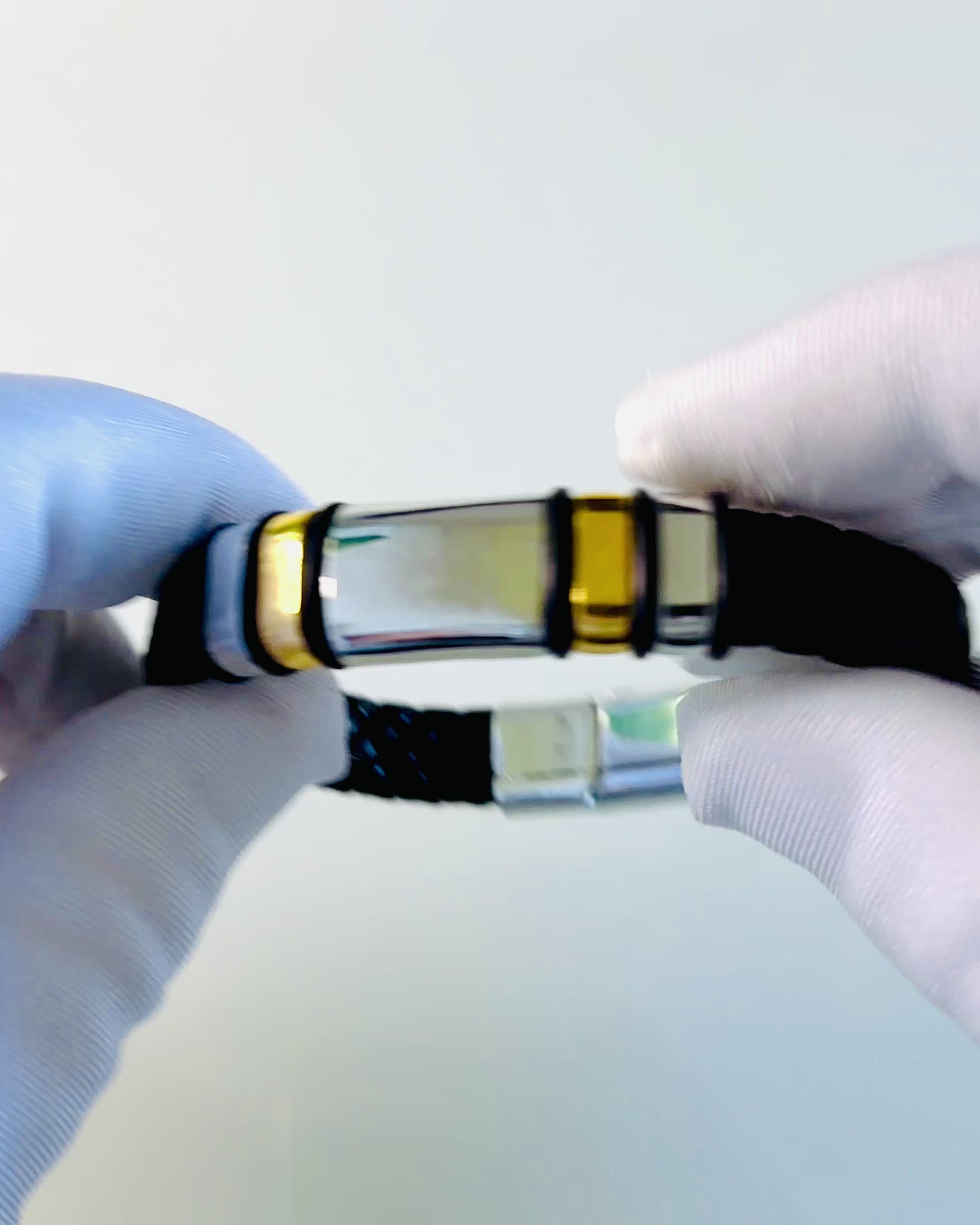 Moderne Hip Hop Armbånd til Mænd med Personlig Gravering og Magnetisk Lukning – Vælg Stil med Sølv- eller Gulddetaljer, 22cm PU Læder