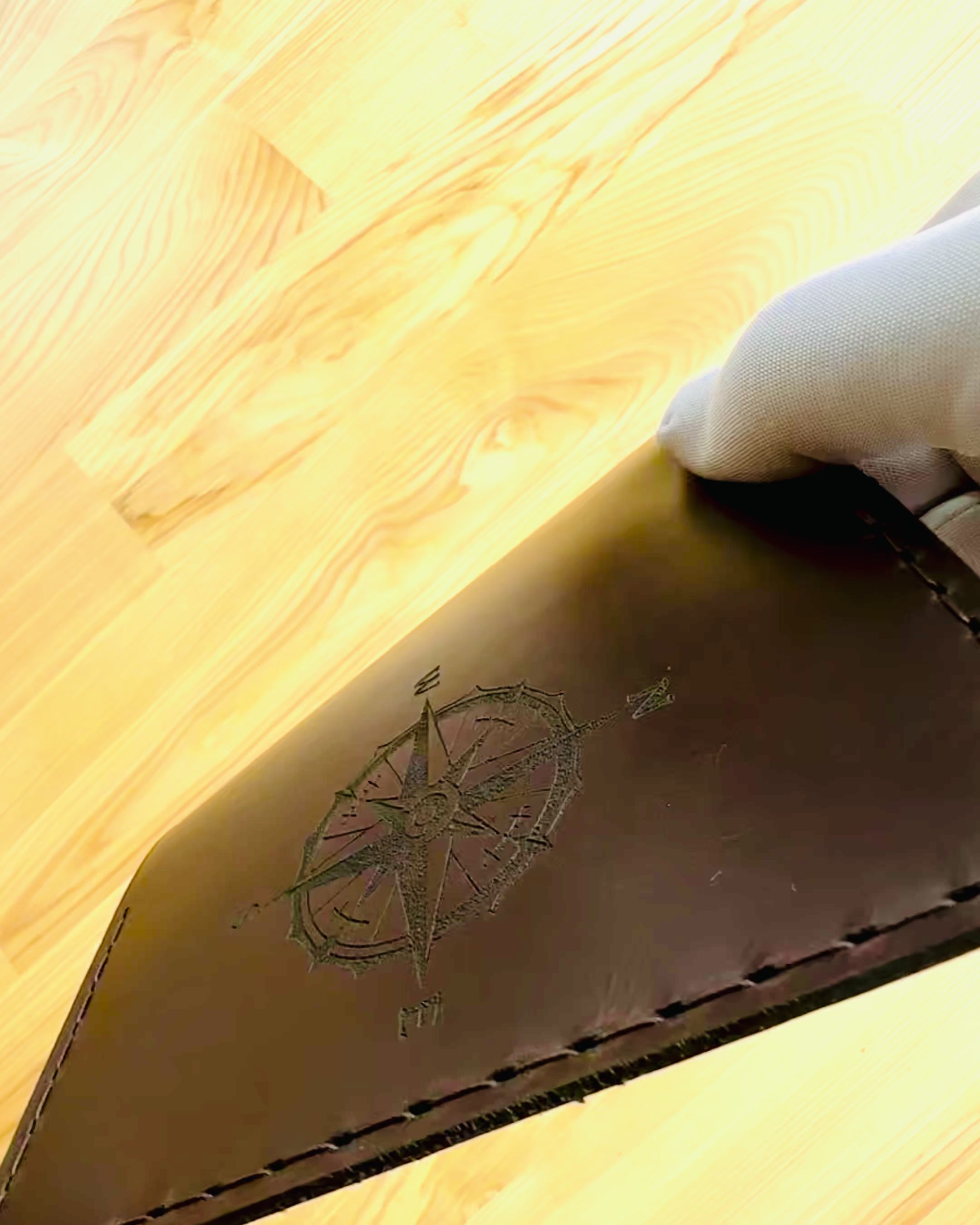 Etui "Rejsende" - Læderomslag til pas, personliggørelse med gravering - 2 farvevarianter