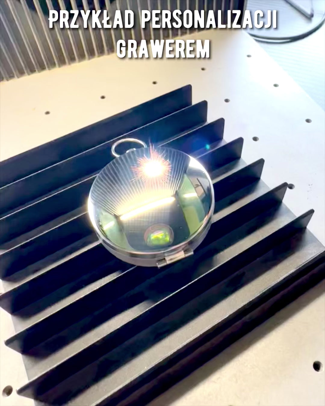 Vandtæt Messingkompas med Glødeffekt - Uundværlig til Vandreture og Camping, personliggørelse med gravering