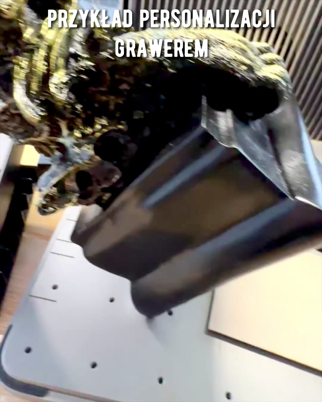 Kongelig Løve - Majestætisk Dekorationsfigur med Mulighed for Gravering, 2 farvevarianter at vælge imellem, som gave