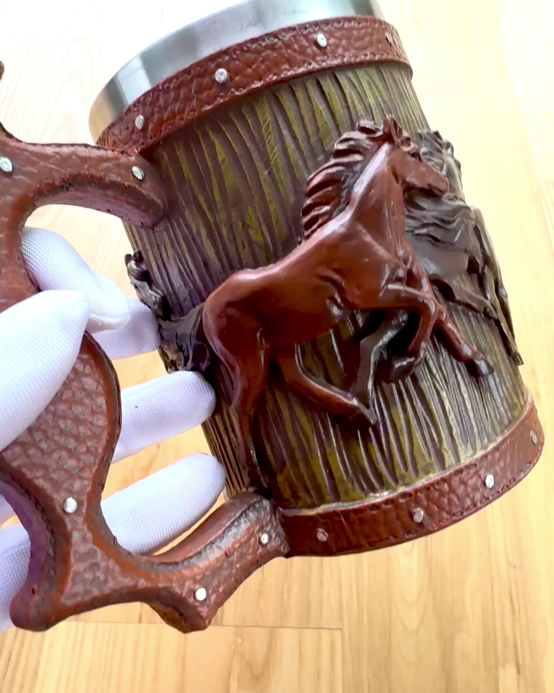 Krus med hestemotiv, 330 ml, mulighed for personlig gravering som gave