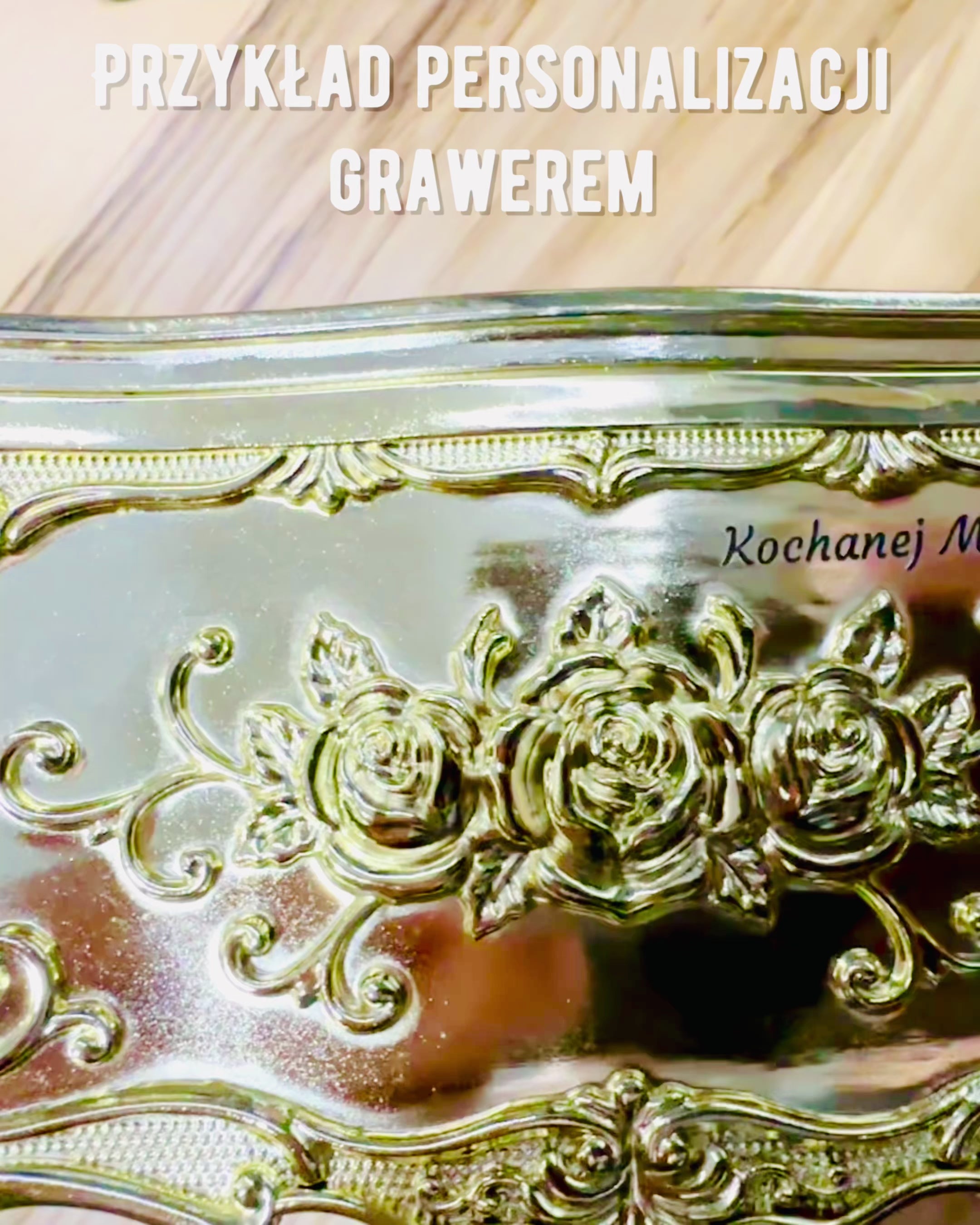 Elegant æske til servietter med præget blomster - Servietbeholder