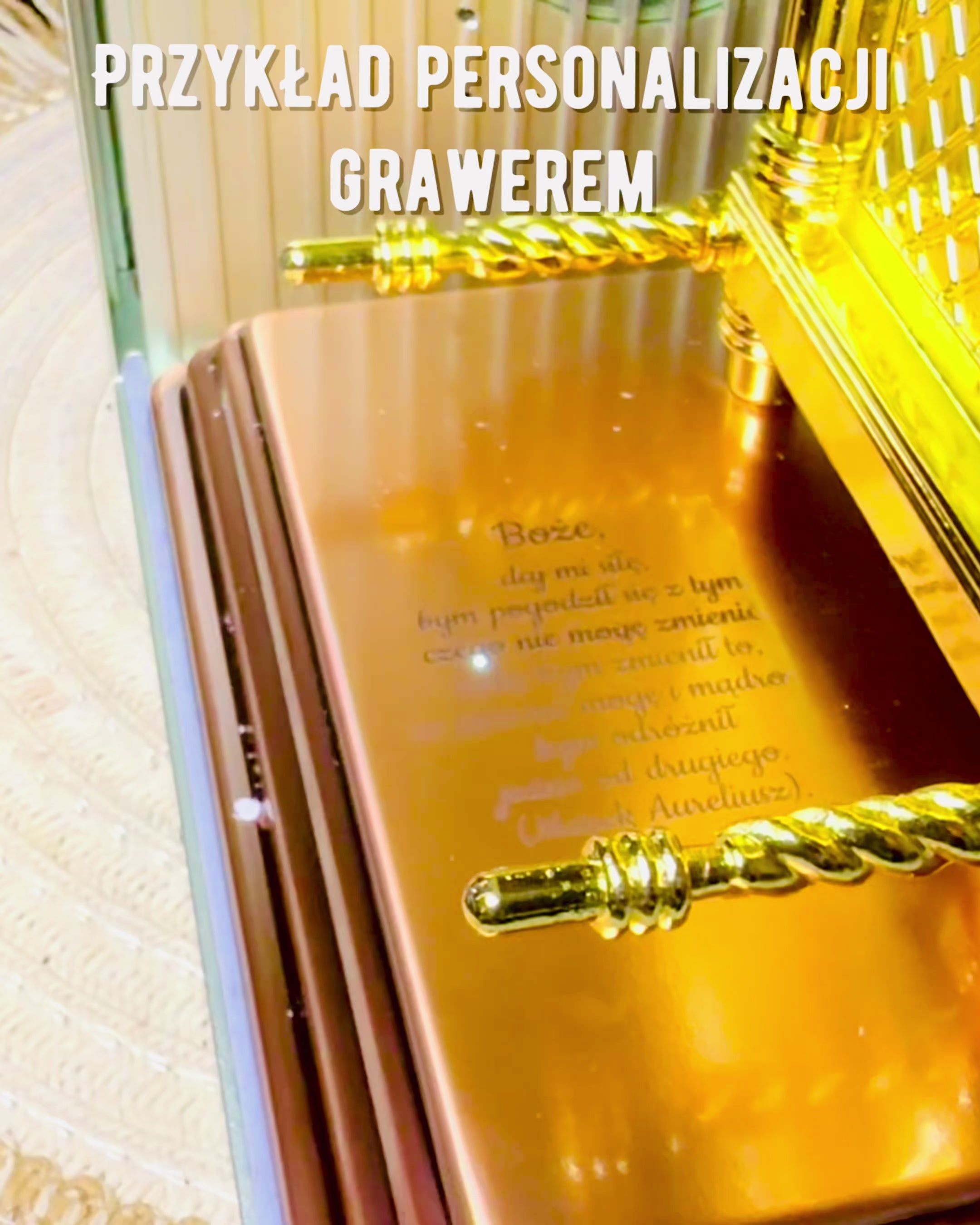 Majestætisk Miniature af Pagtens Ark i Gylden Ramme 11,2 x 5,8 x 7,3 cm - Eksklusiv ark, Dekoration i Gylden Udgave