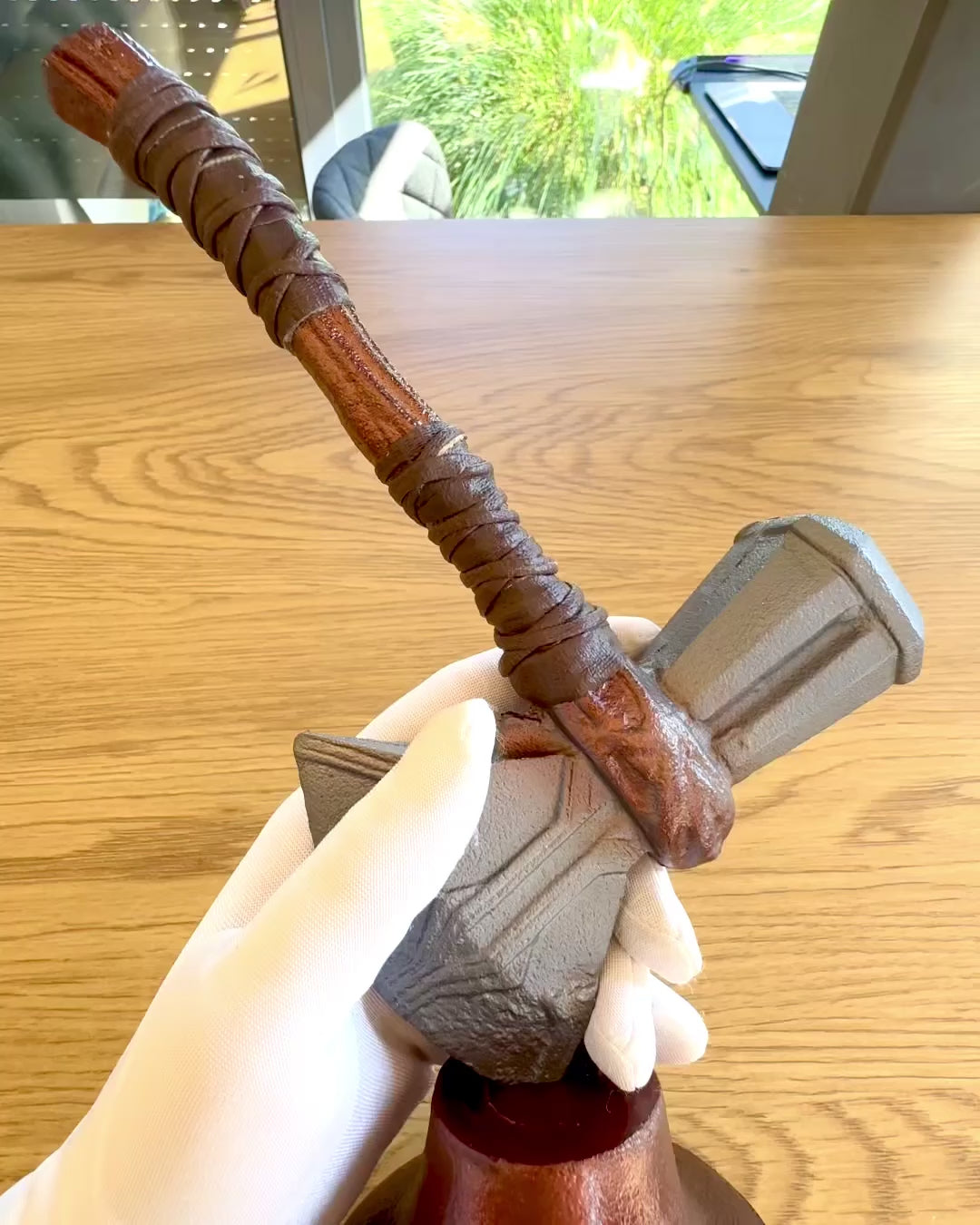 Storm Relic – dekorativ hammer med base, 26 cm, håndlavet, mulighed for tilpasning med gravering som gave