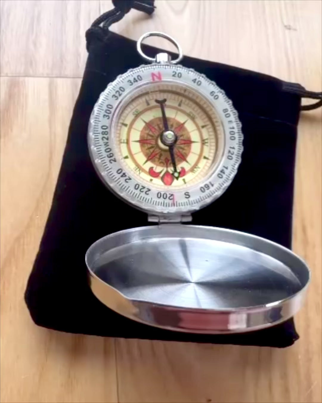 Vandtæt Messingkompas med Glødeffekt - Uundværlig til Vandreture og Camping, personliggørelse med gravering