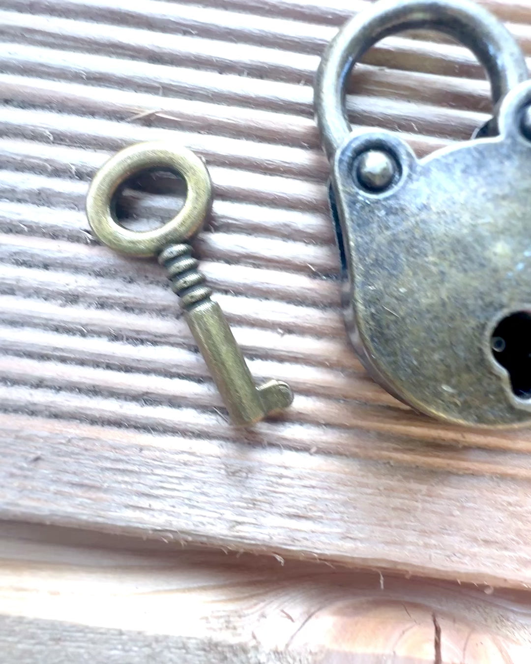 Miniature Kærlighedshængelåse - Sæt med 2 Graverede Retro Hængelåse, personalisering til gave