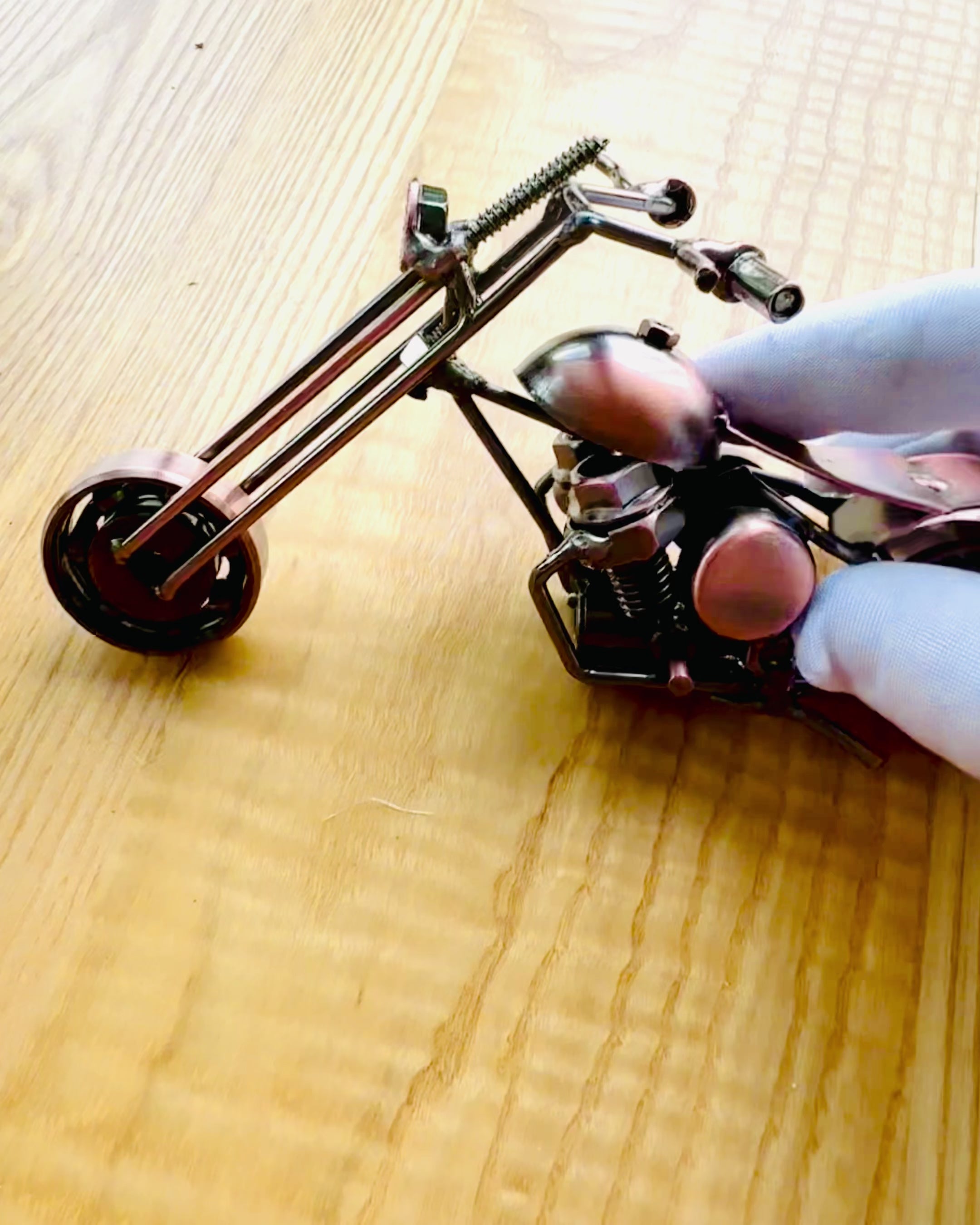 Håndlavet motorcykelmodel af jern, Chopper, personalisering, gravering til gave