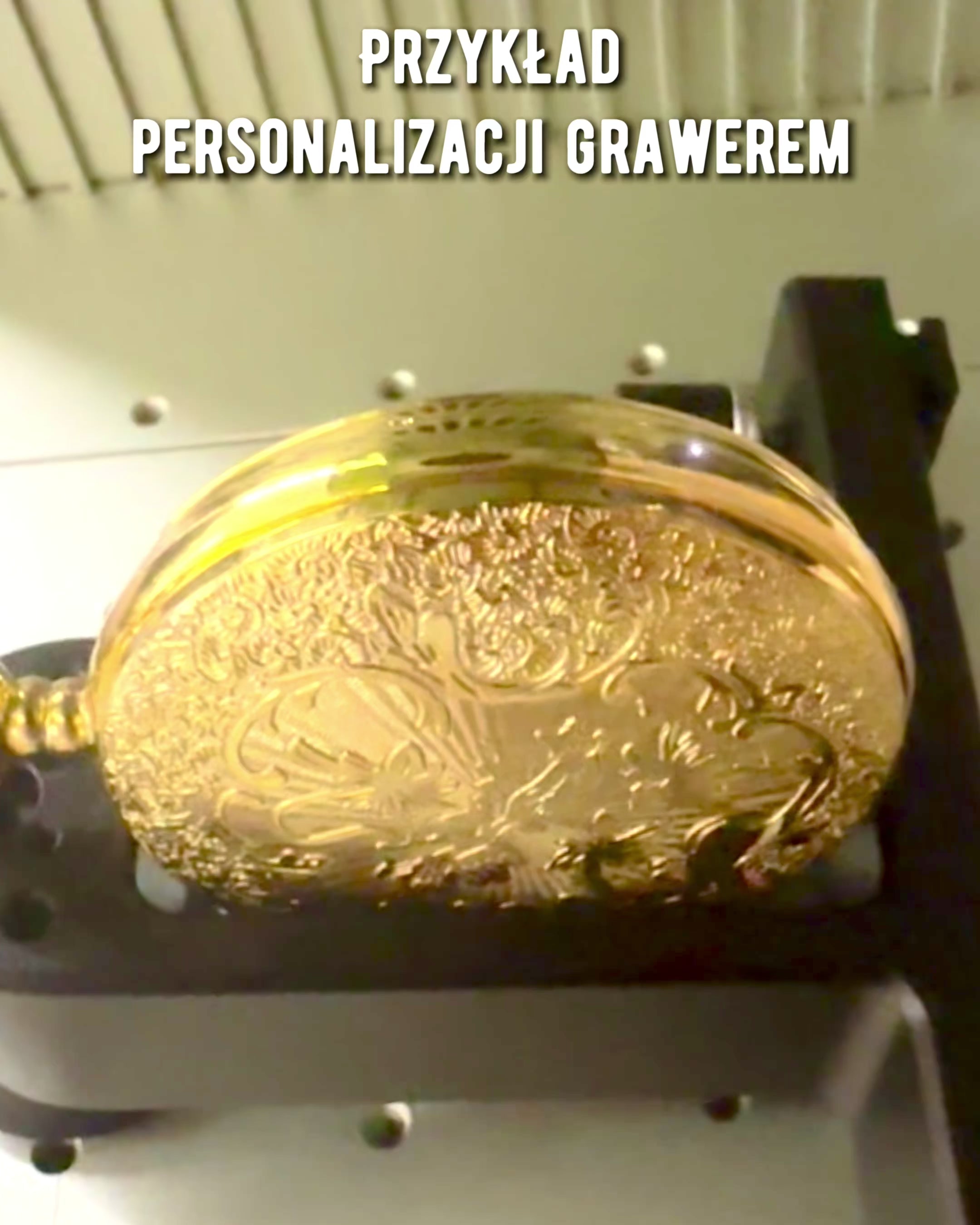 Vintage-stil Lommeur i gylden farve med Graveringer – Elegant Herretilbehør, Perfekt Gaveidé