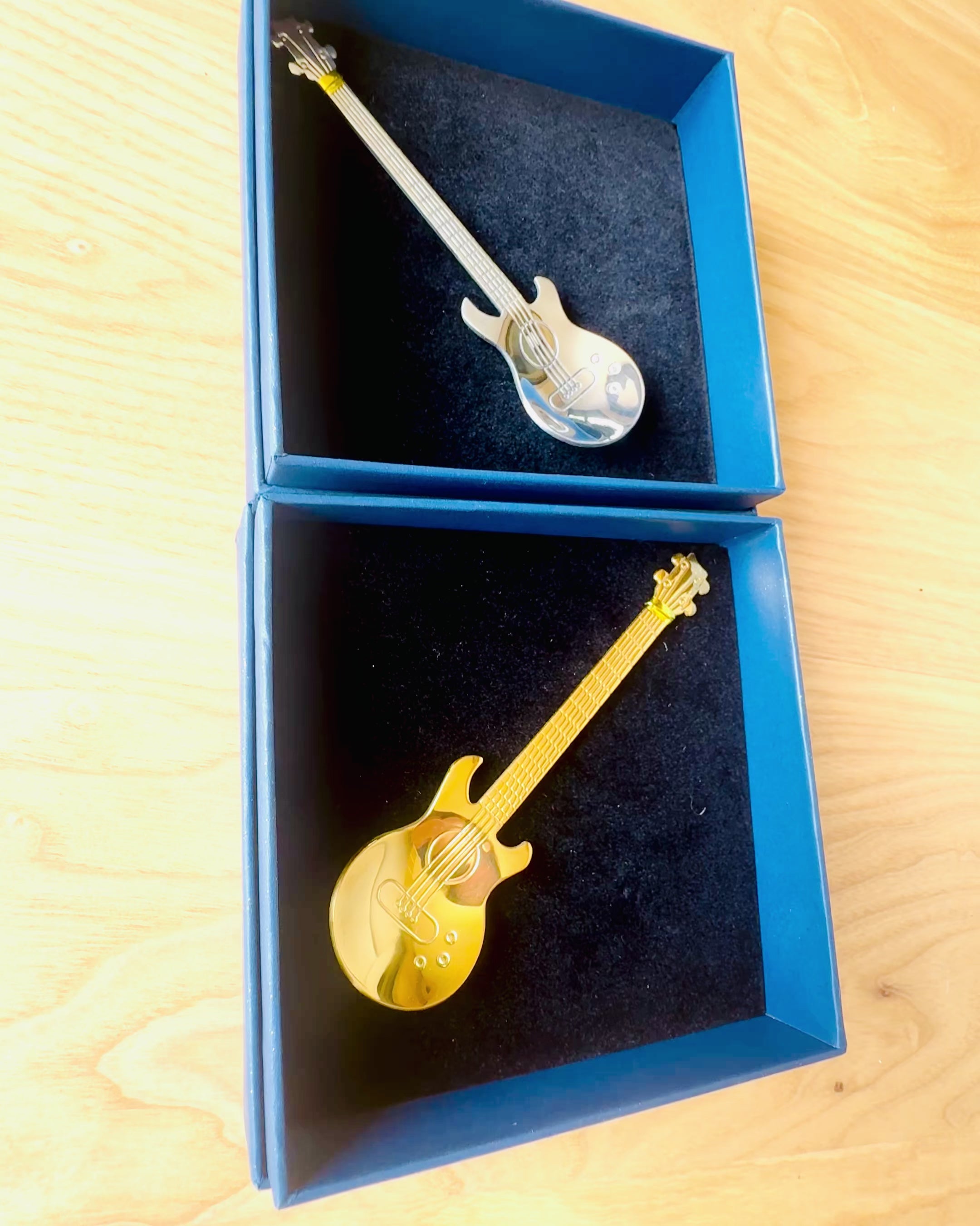 "Strunowy Hit" ske med mulighed for gravering 2 farvevarianter at vælge imellem