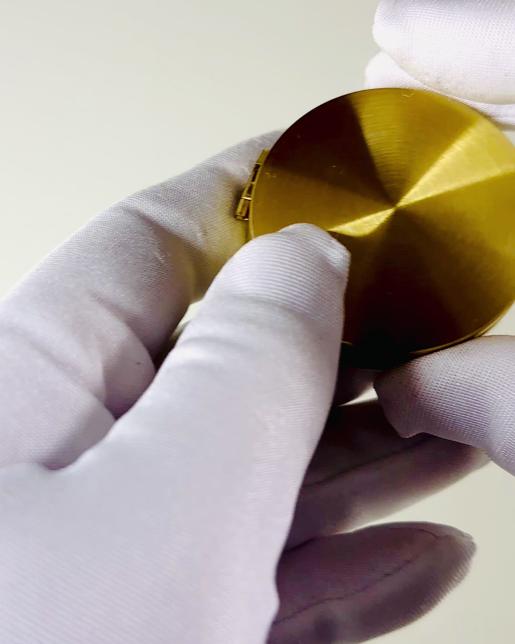 Retro-stil Navigationskompas – Bærbart og Præcist Instrument til Retsbestemmelse for Rejsende og Opdagelsesrejsende. Gravering, personalisering.