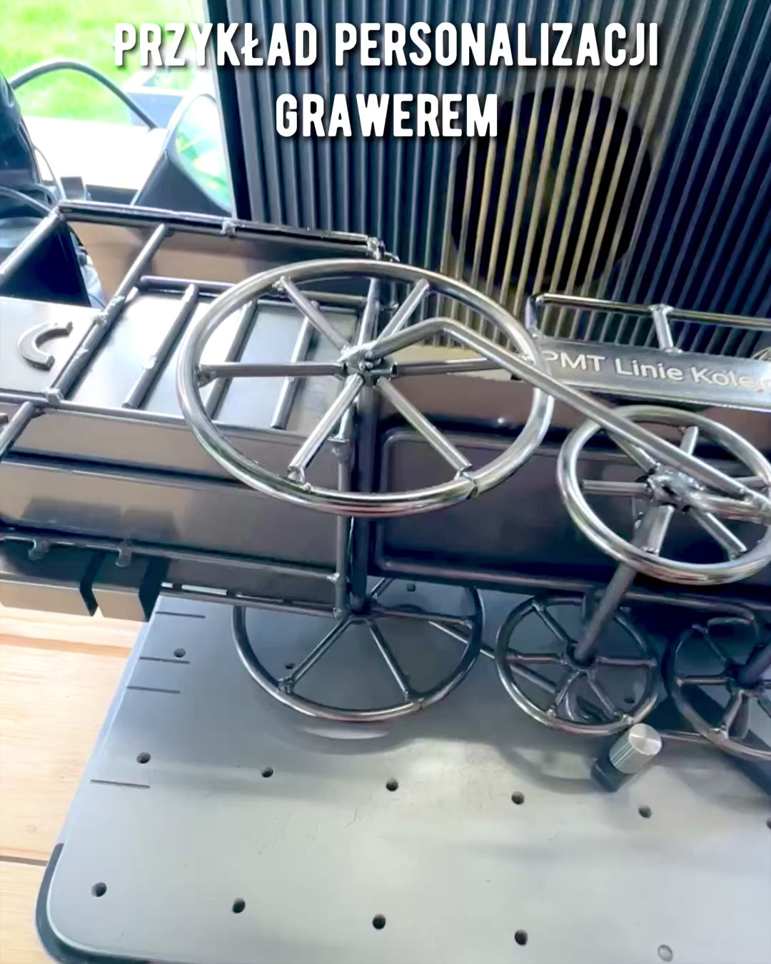 Lokomotywa af jern "Retro Express" – dekoration, model, håndlavet med mulighed for gravering som gave