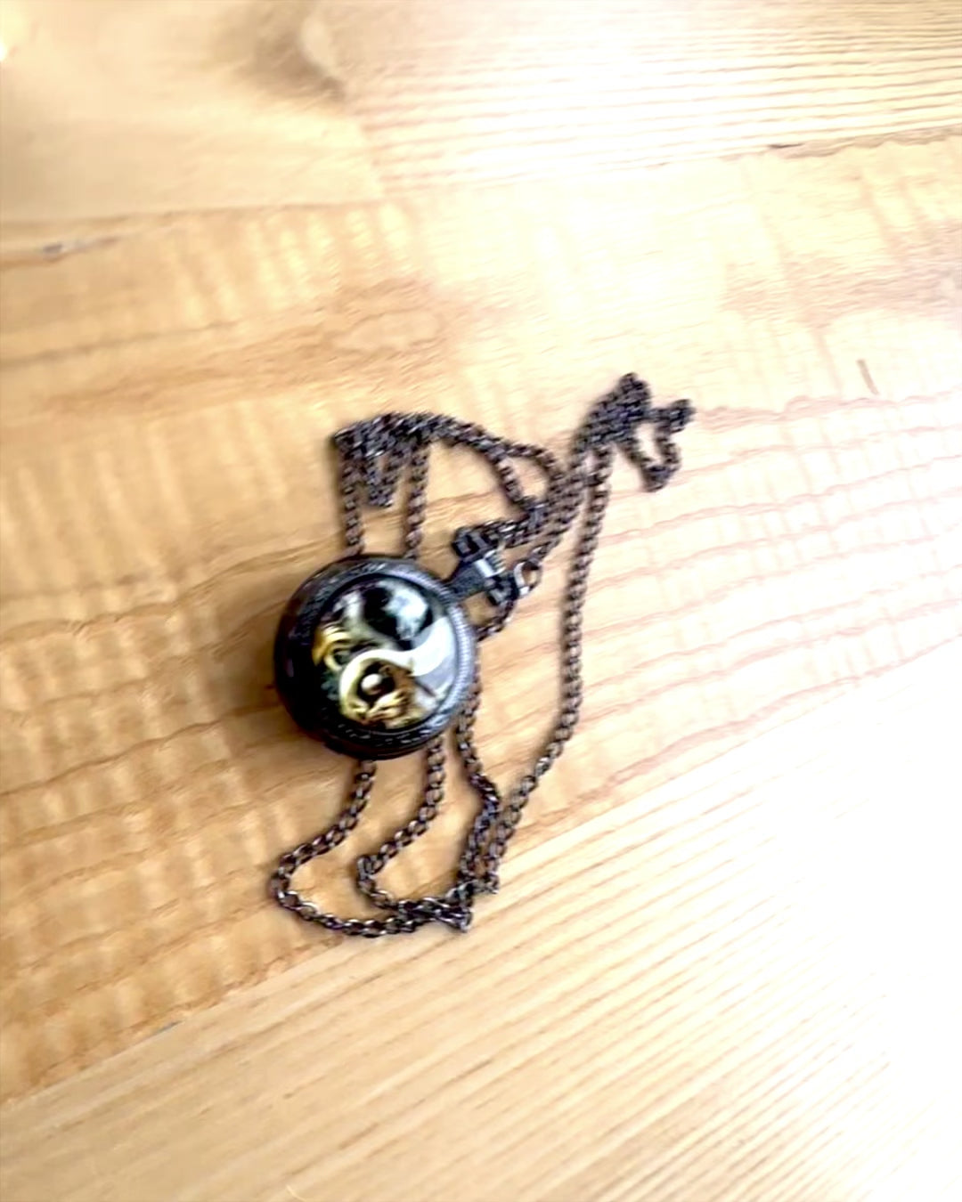 Lommeur "Dragecirklen 2" – et stilfuldt tilbehør med et strejf af magi - personliggørelse med gravering til gave