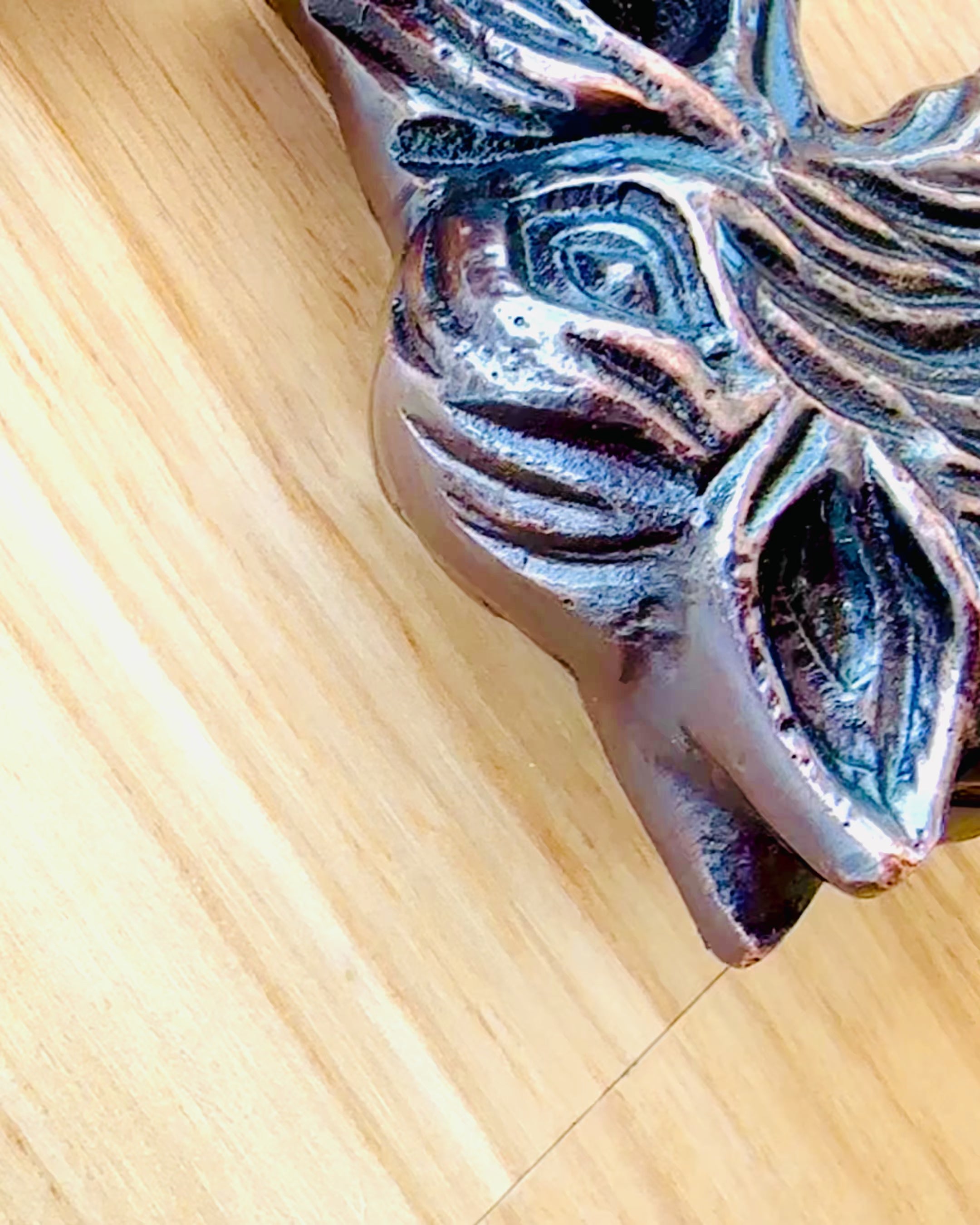 Spadserstok Wolf - Indisk Mangotræ med Mulighed for Gravering, brun med gyldne udsmykninger